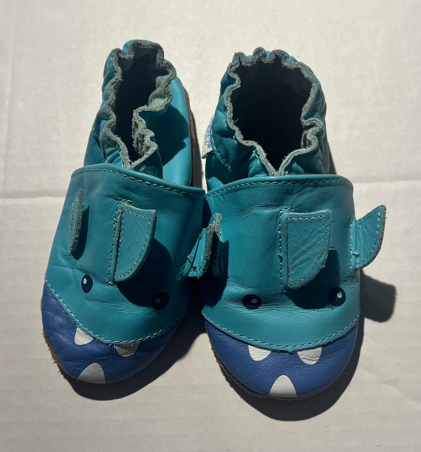 #98 Boys Shark Booties Robeez 12-18mo