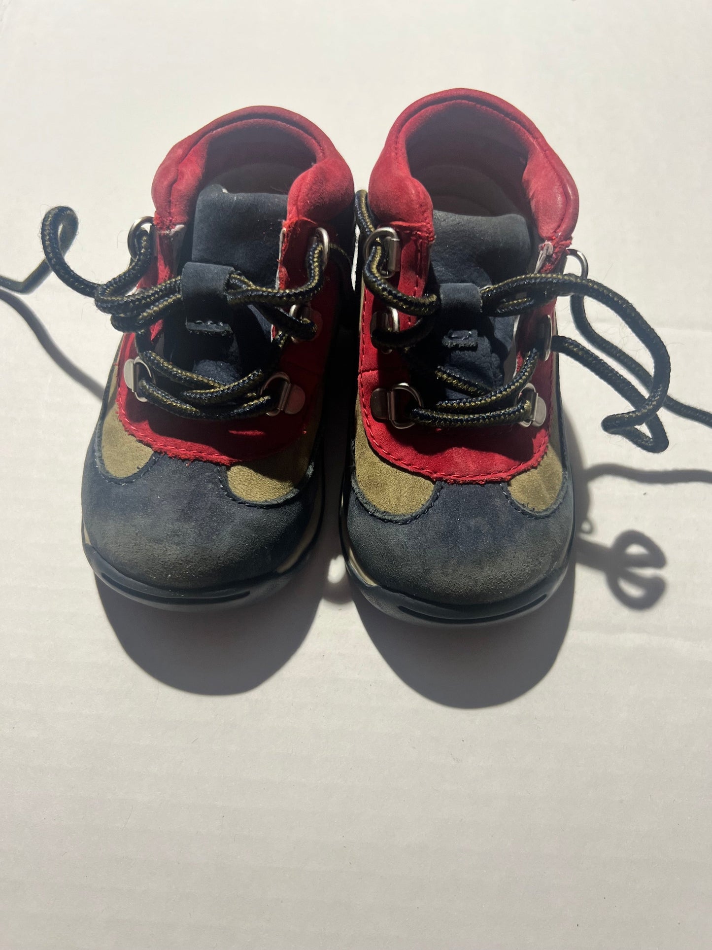 #98 Boys 5 Hiking Style Boots