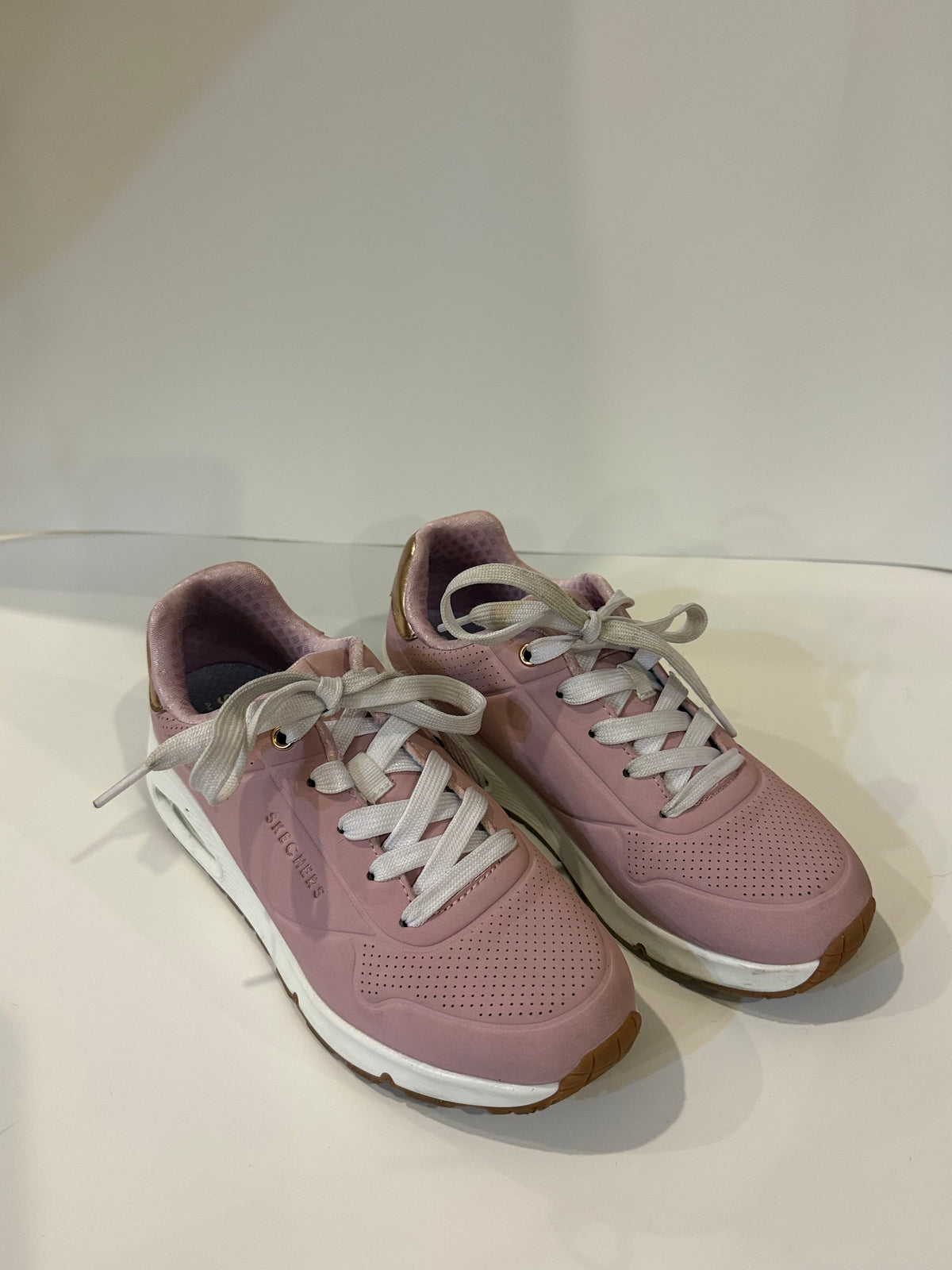 Seller #142 Girls Size 3 Pink Sketchers tennis shoes