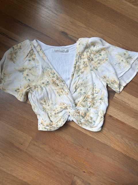 Seller #19 Womens Abercrombie Crop Floral top - XS