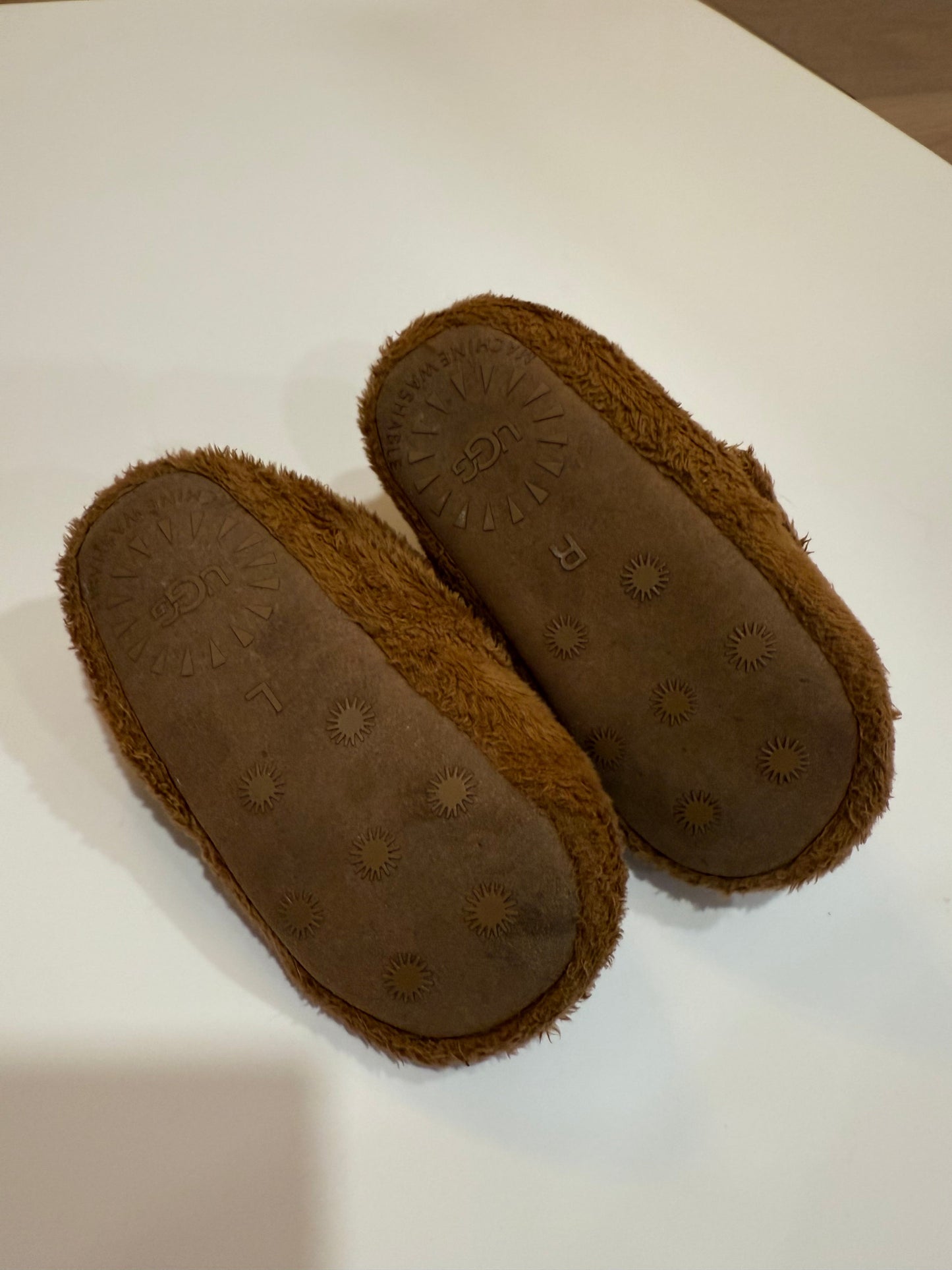 #50 • Boys • Ugg • 4/5 Baby (12-18 Months) • EUC