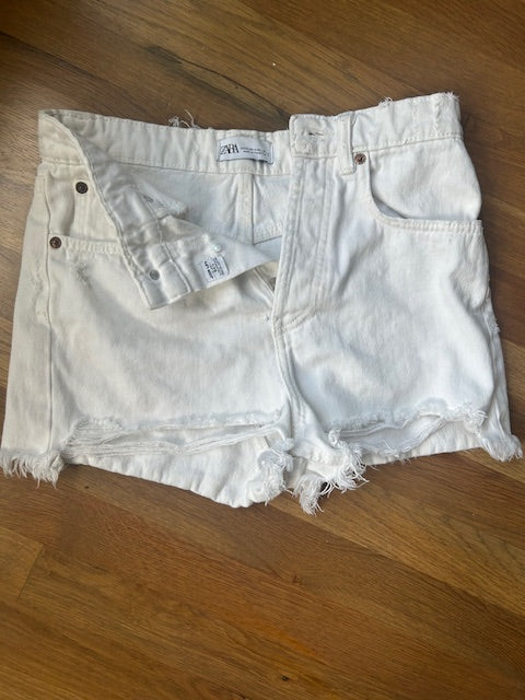 Seller #19 Women's Zara white denim shorts - 4