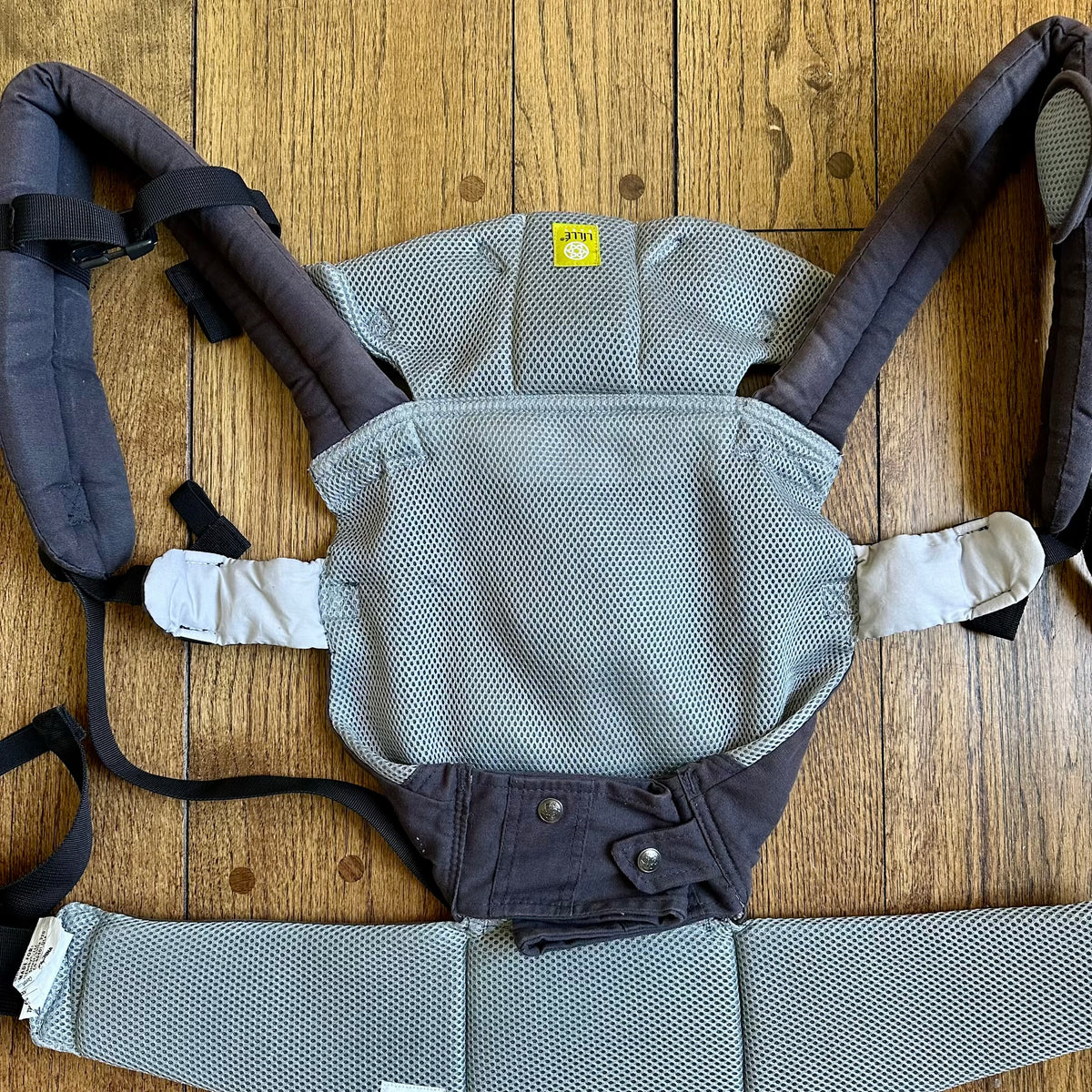 #113 GUC Lillebaby Baby Carrier, Black and Gray
