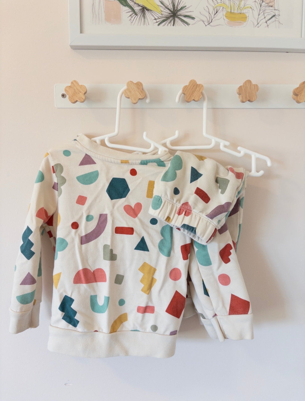 #36- girls cat and jack18 mo geometric sweat suit GUC