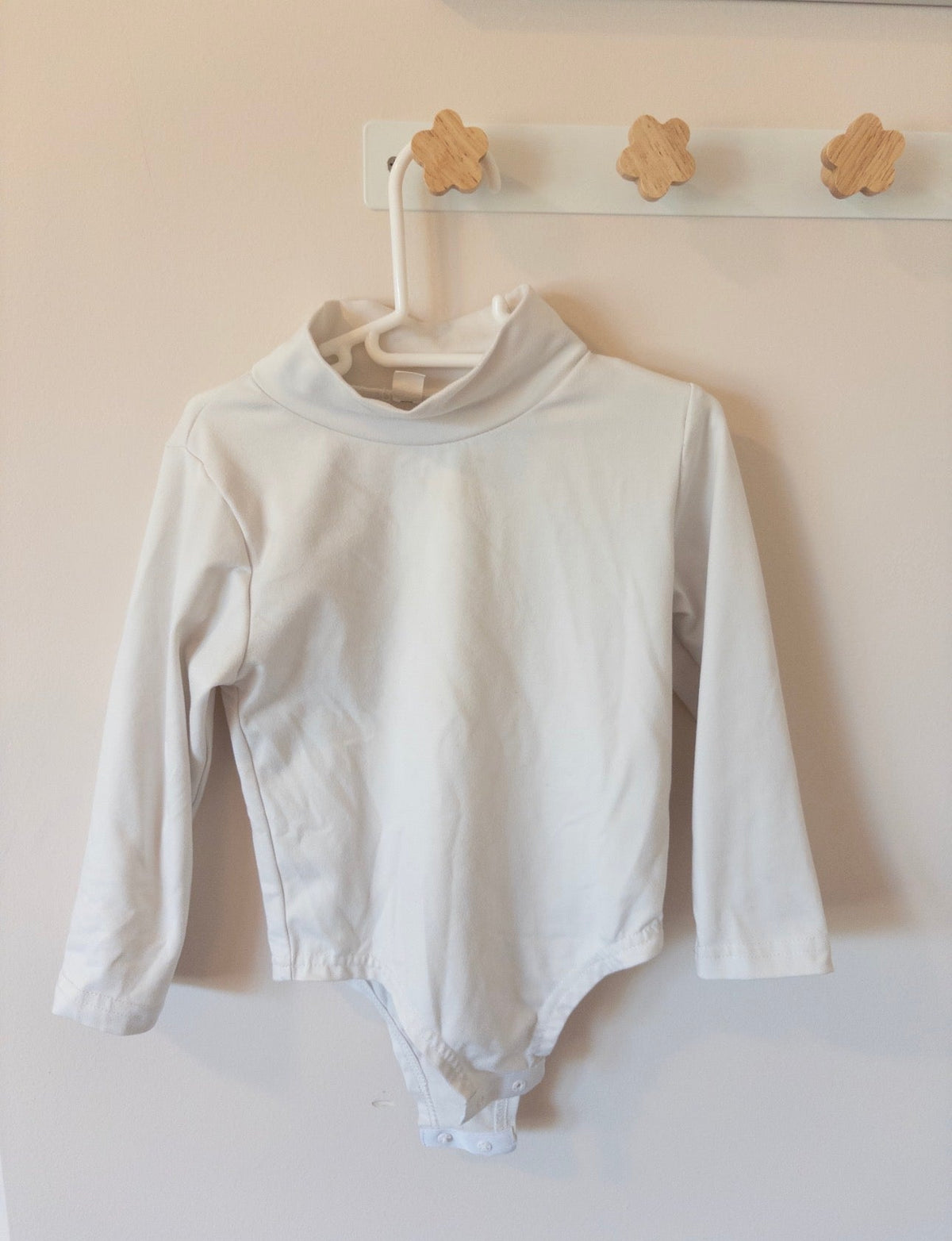 #36 girls 12-18 month white turtle neck onesie GUC