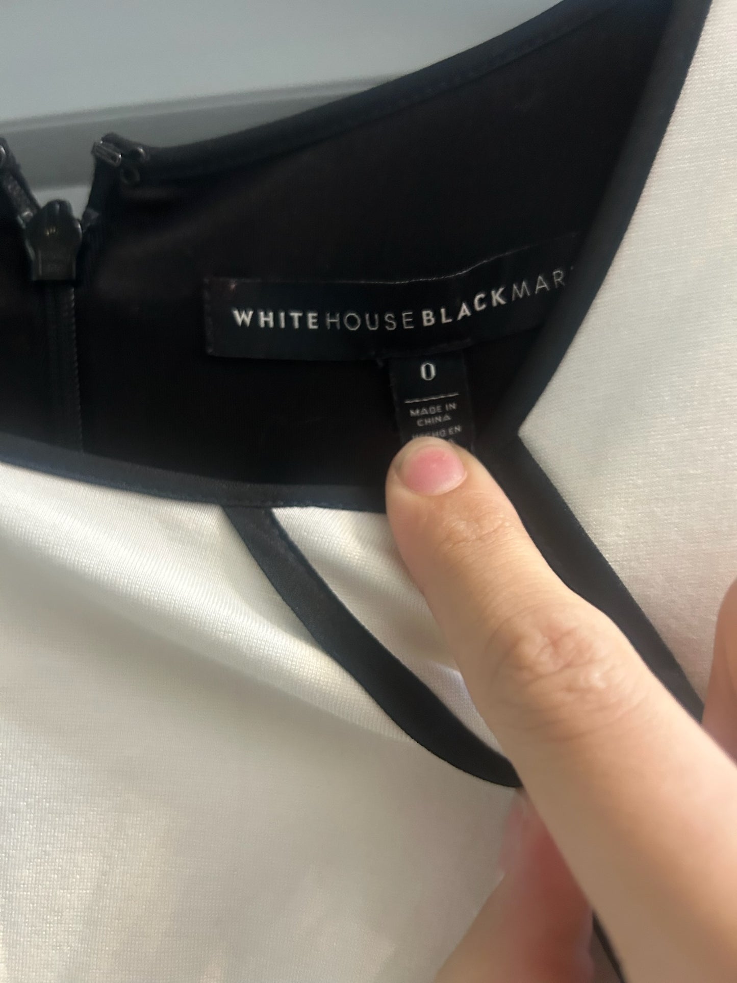136 EUC White House black market size 0 dress