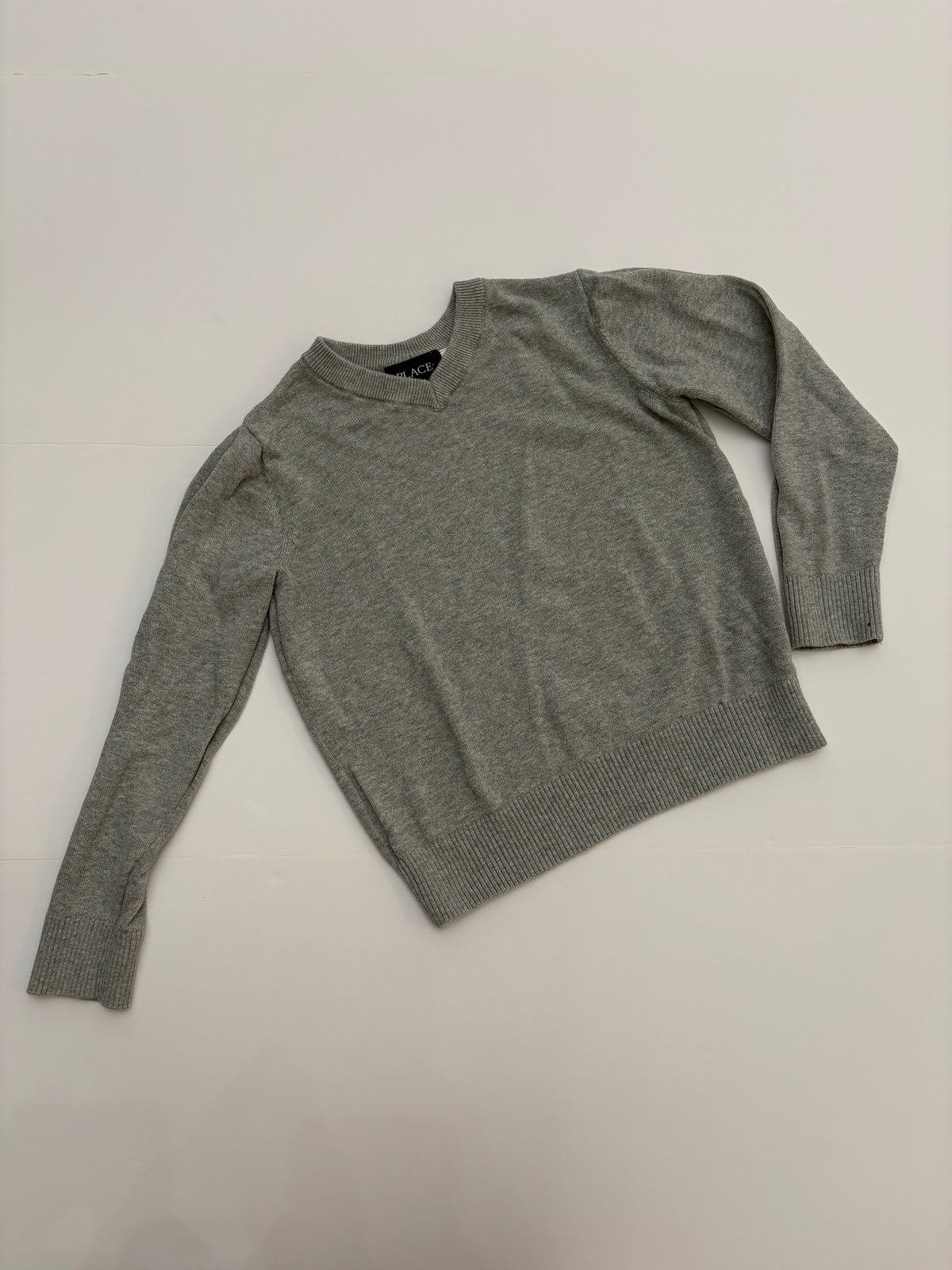 #121 boys 5/6 Children's Place gray v-neck sweater, EUC