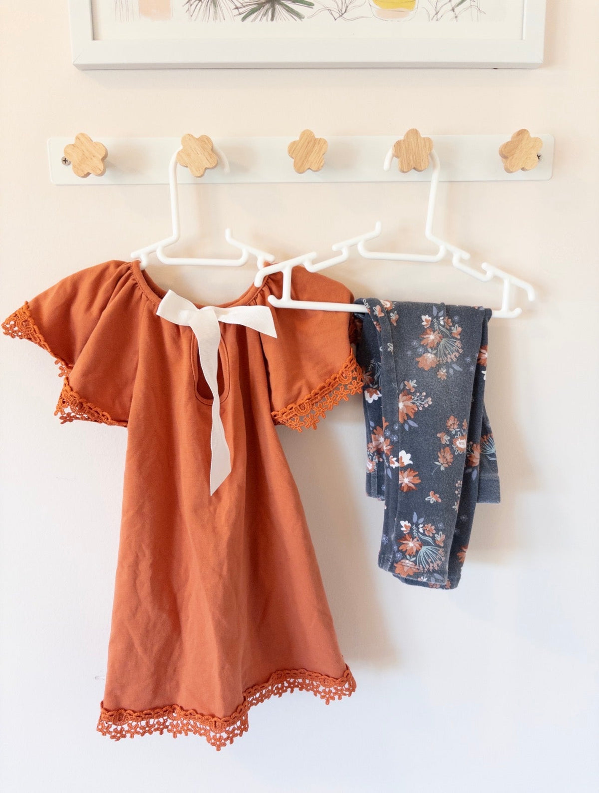 #36- girls 2T floral outfit GUC