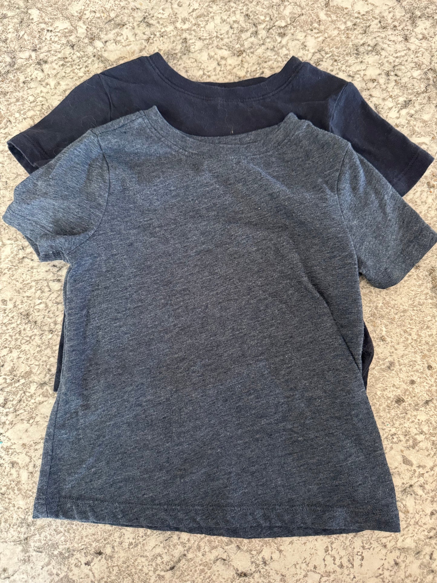 #107 REDUCEDOld Navy Blue Tshirts 3T (set of 2)