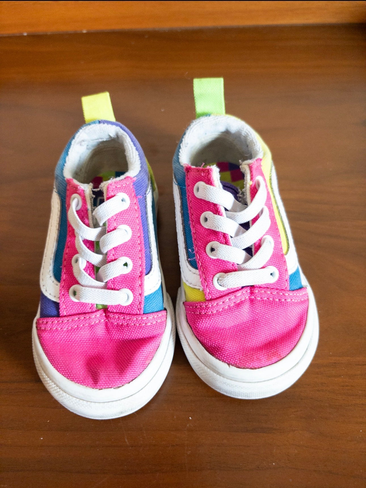 #36 girls vans size 5 multi color GUC
