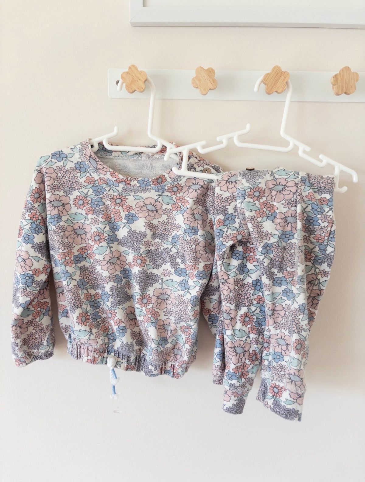 #36 girls Jessica Simpson 24mo floral sweat suit GUC