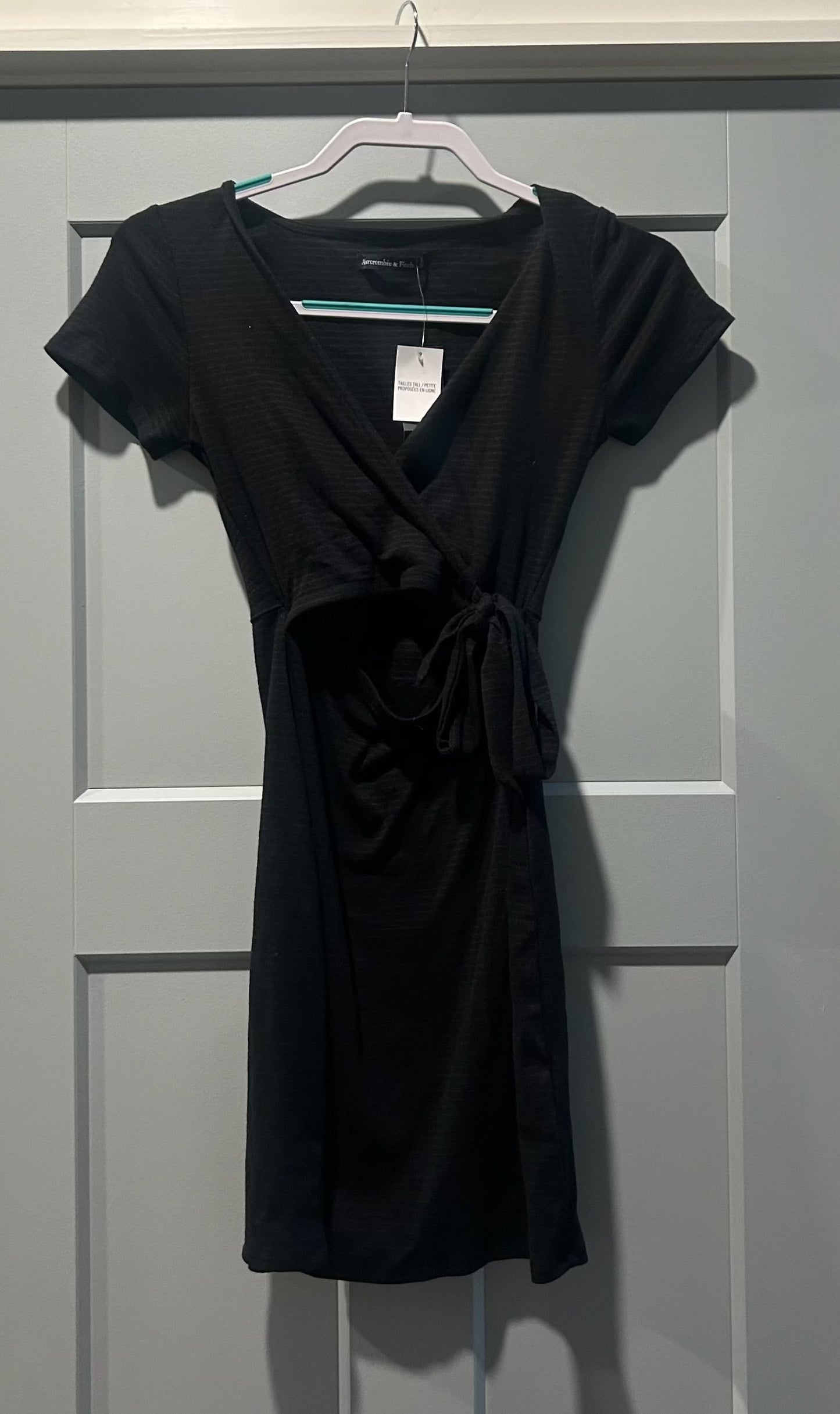 136 nwt a&f dress XS wrap front with little cut out