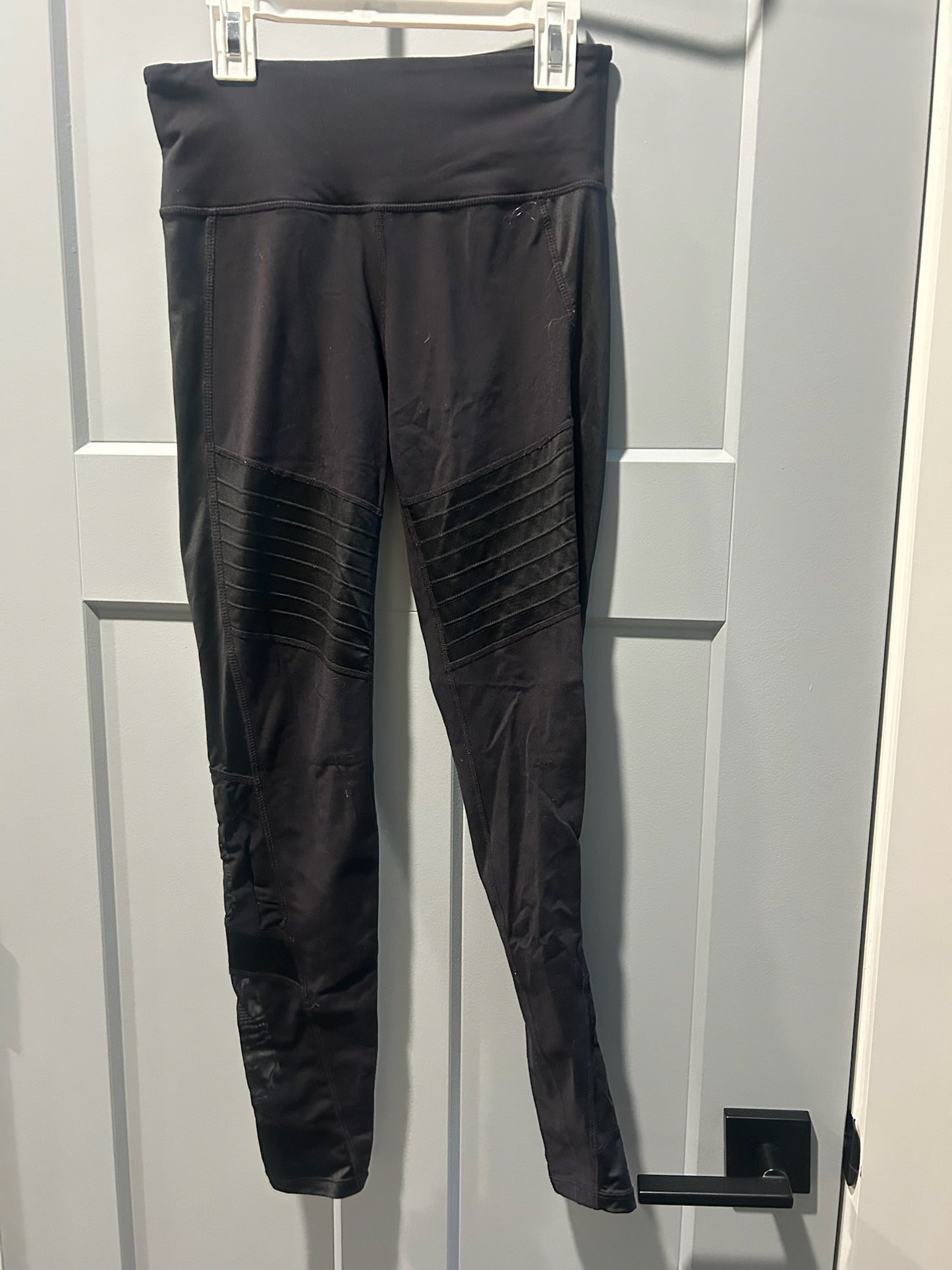 136 EUC Athleta moto leggings XS