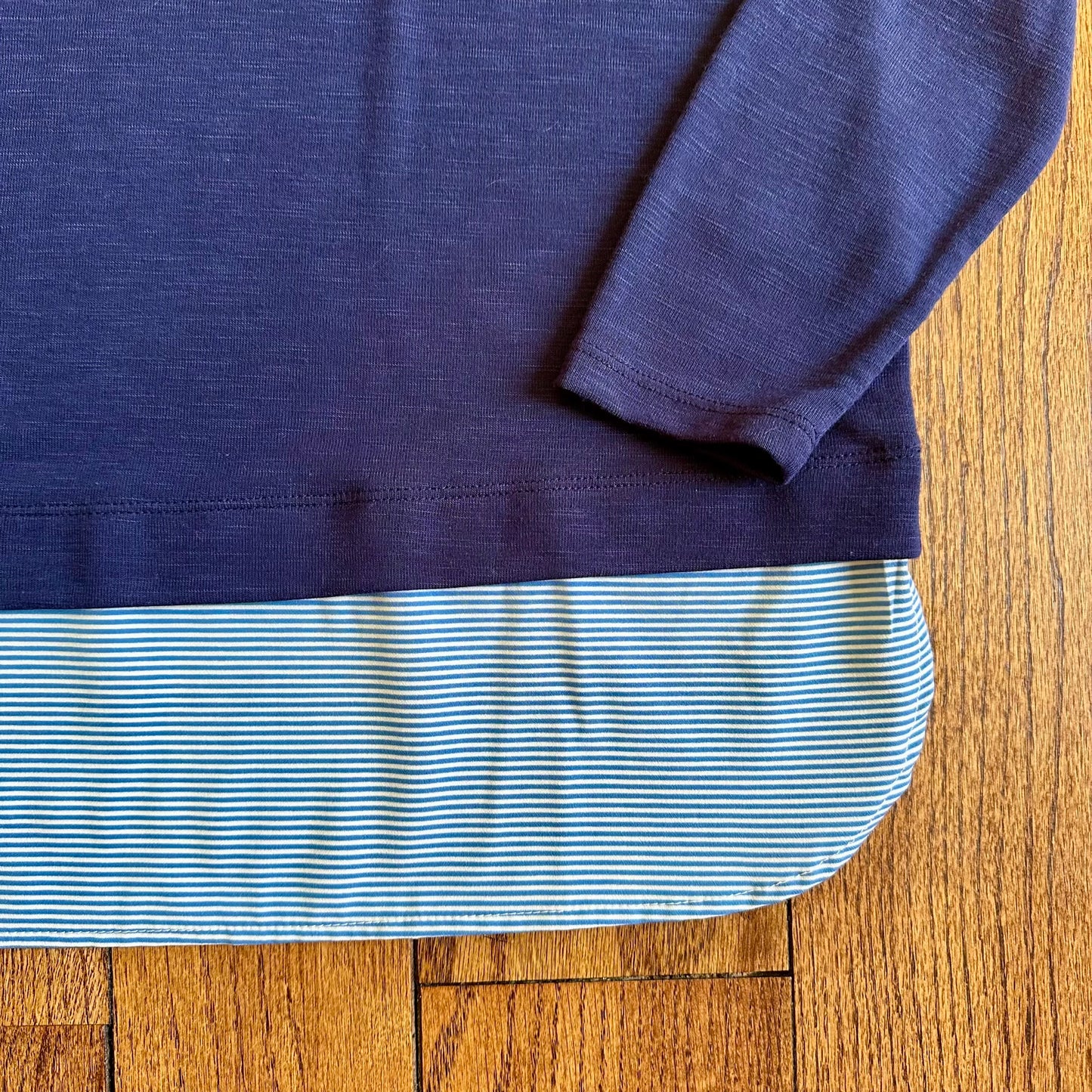 #95 EUC Womens Jcrew Mercentile Navy Long Sleeve Shirt with Blue Striped Bottom Trim, size S