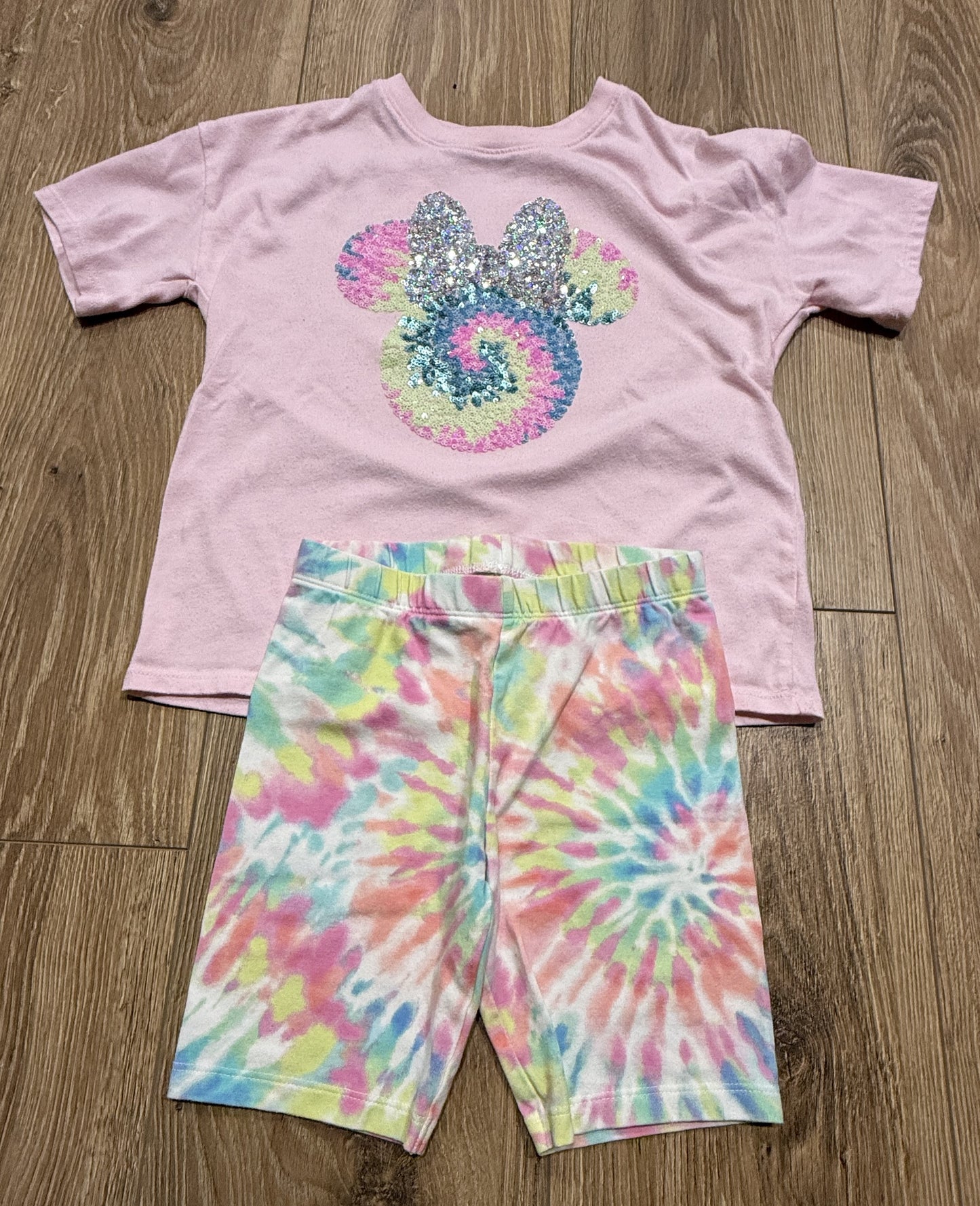 Seller #24 Girls Size 6 Disney Jumping Beans Minnie Tie Dye Set