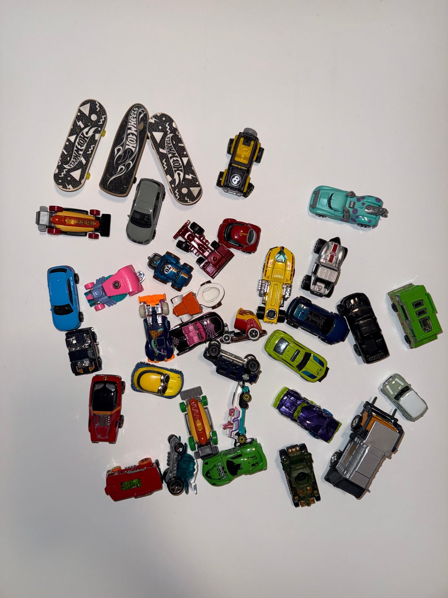 #106: REDUCED 30ish Hot Wheels + 3 Skateboards