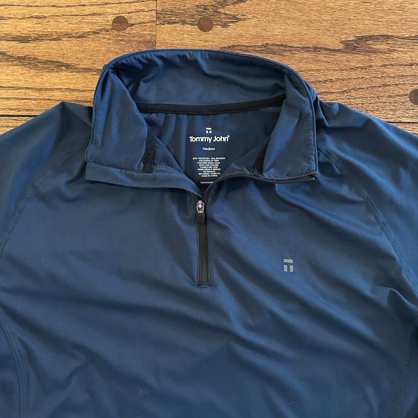 #95 EUC Men's Tommy John Navy Quarter Zip, size M