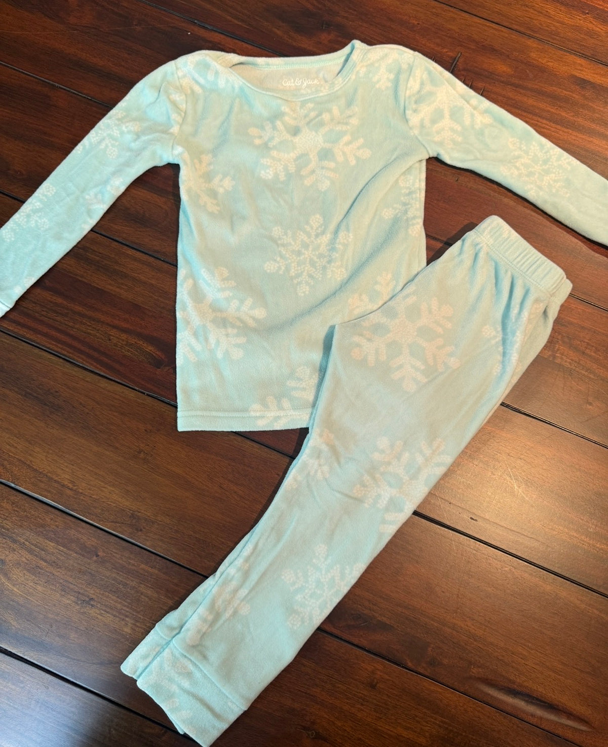#51 Girls 4T Cat & Jack Minky Snowflake Pajamas