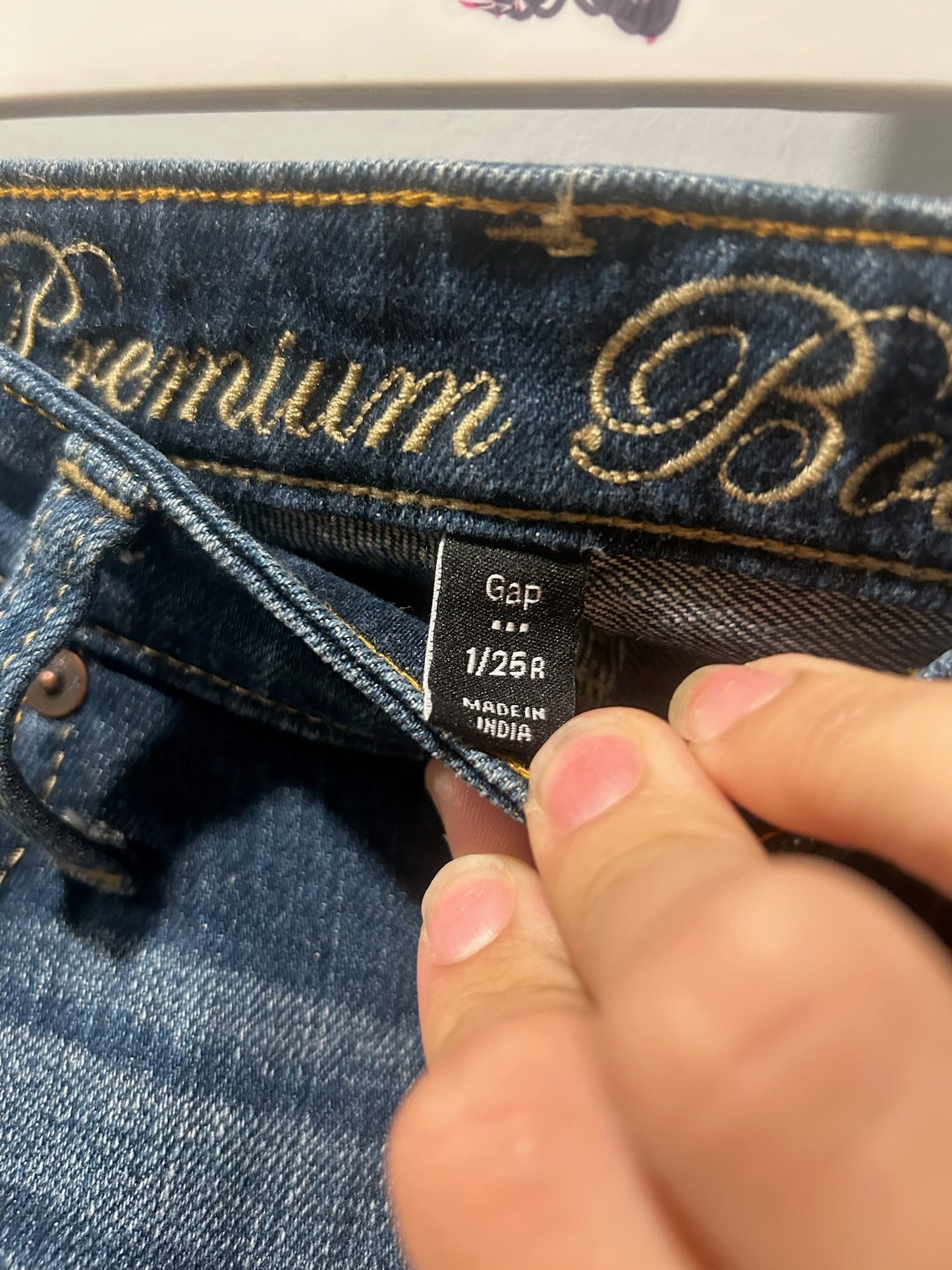 136 EUC gap premium jeans size 25 r