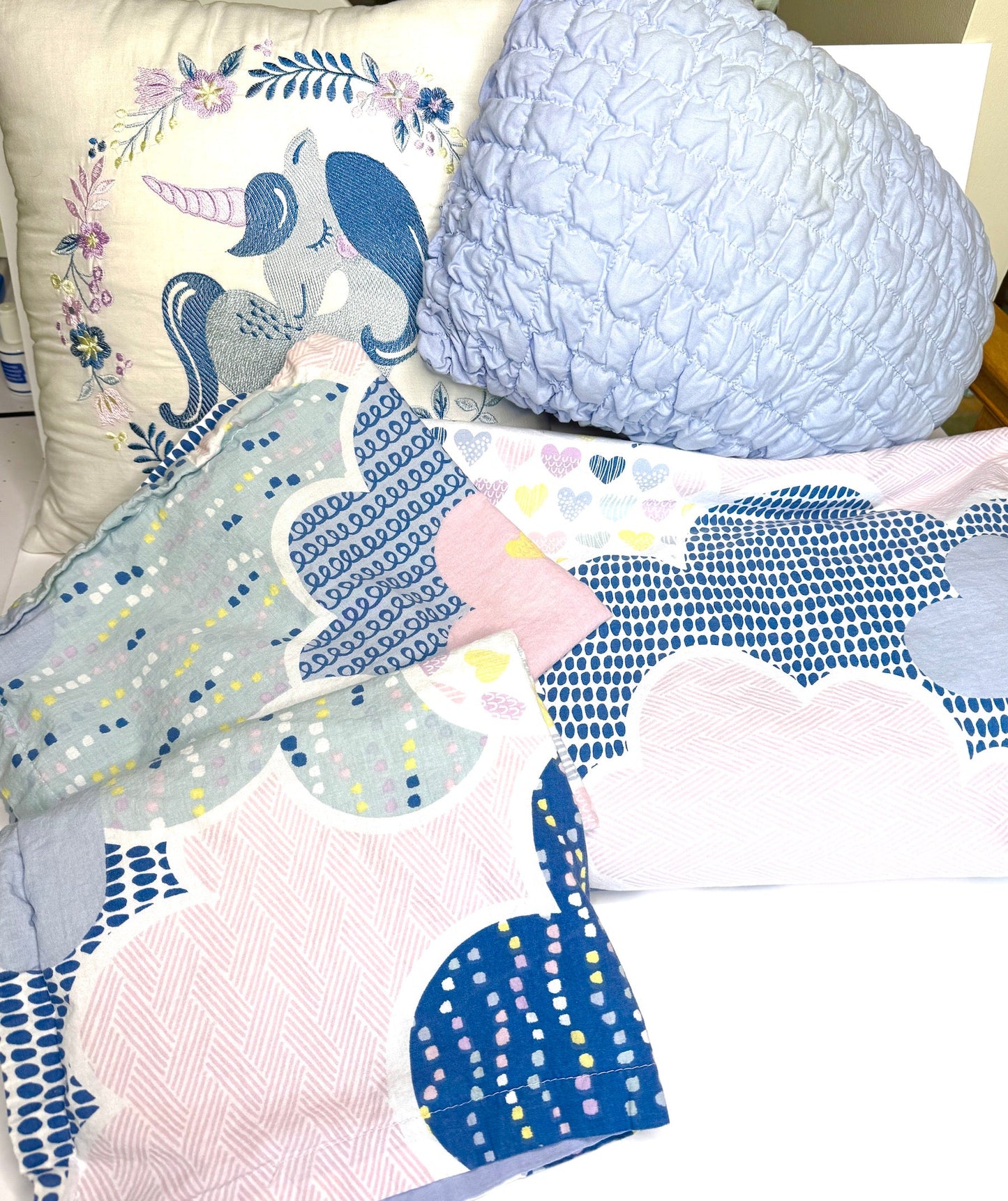 Seller 89 Urban Habitat Kids Clouds Full/Queen Duvet Set (Duvet, 2 Shams and 2 accent pillows) VGUC