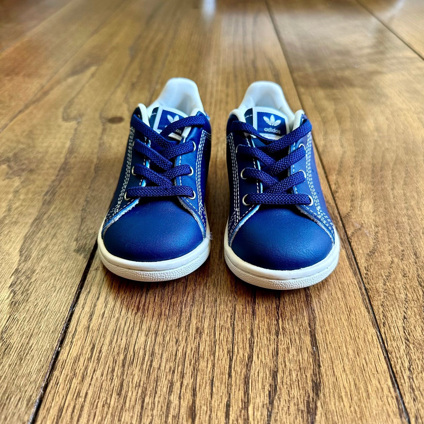 #95 EUC Boys Infant Adidas Sneakers Shoes, size 5