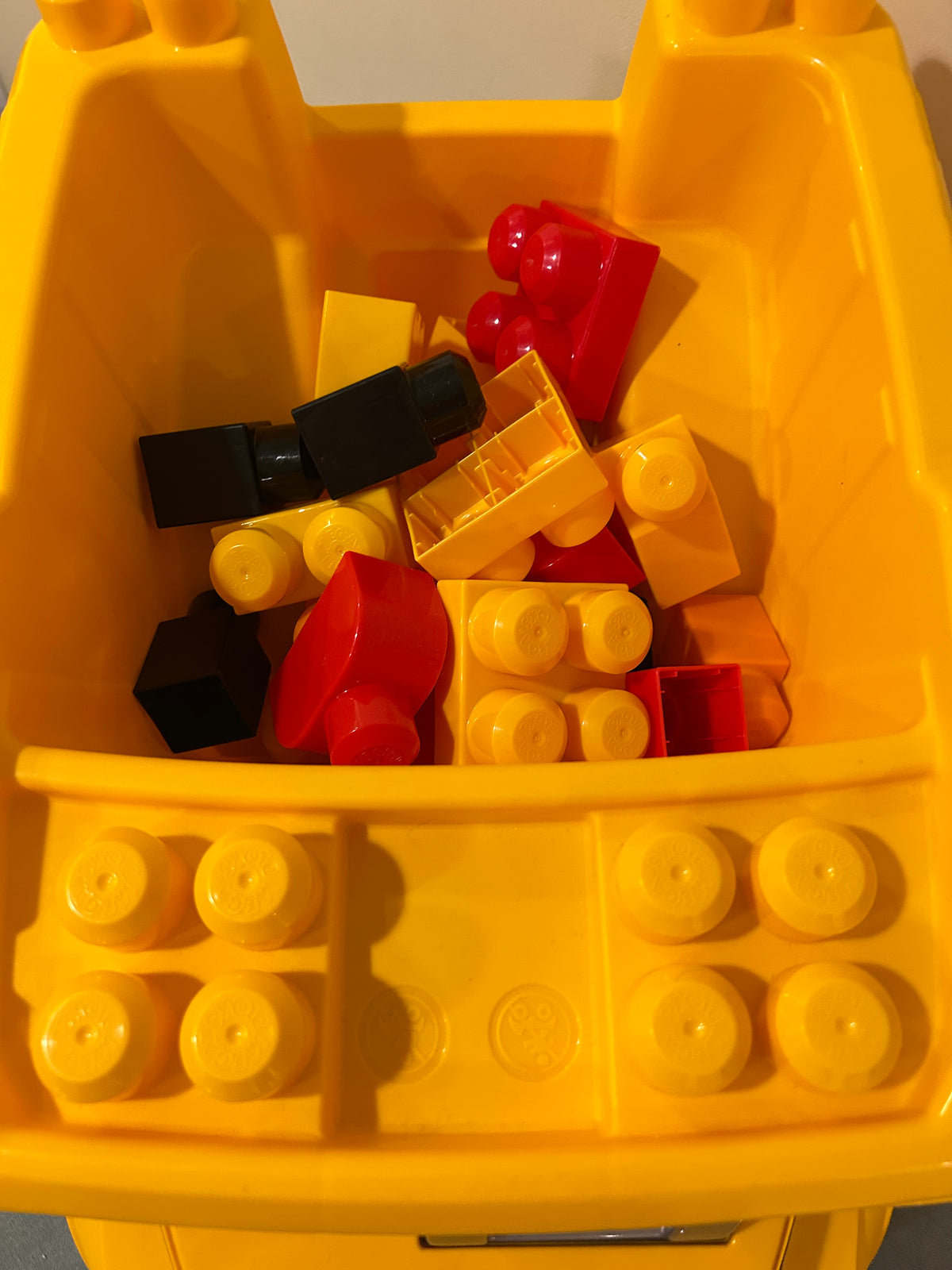 Seller 128 - Mega Blocks Dump Truck includes 25 Blocks