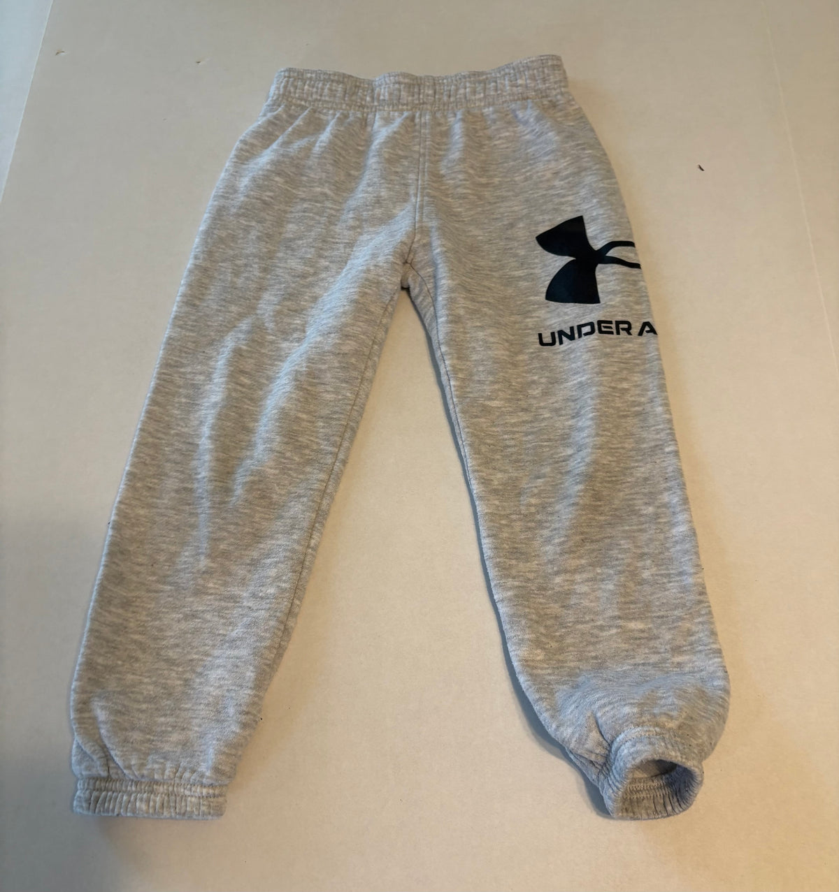 #25 Boys size 4 Under Armour light gray sweatpants