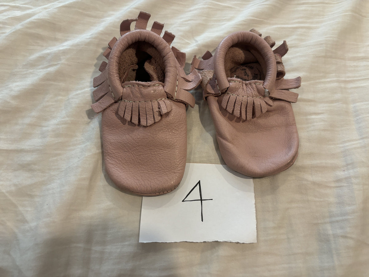 #138 - 4T Pink Freshly Picked Moccasins