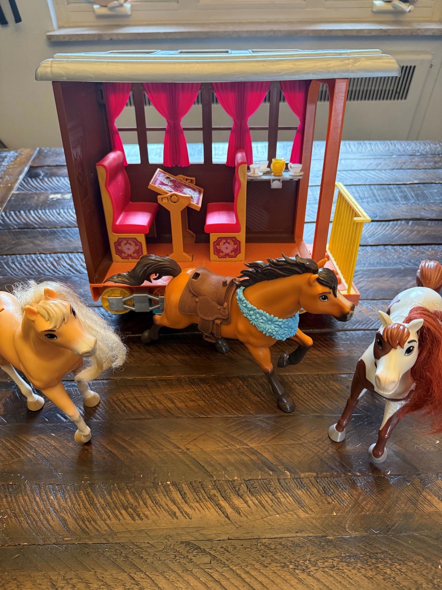 134 Spirit Caboose and Horses