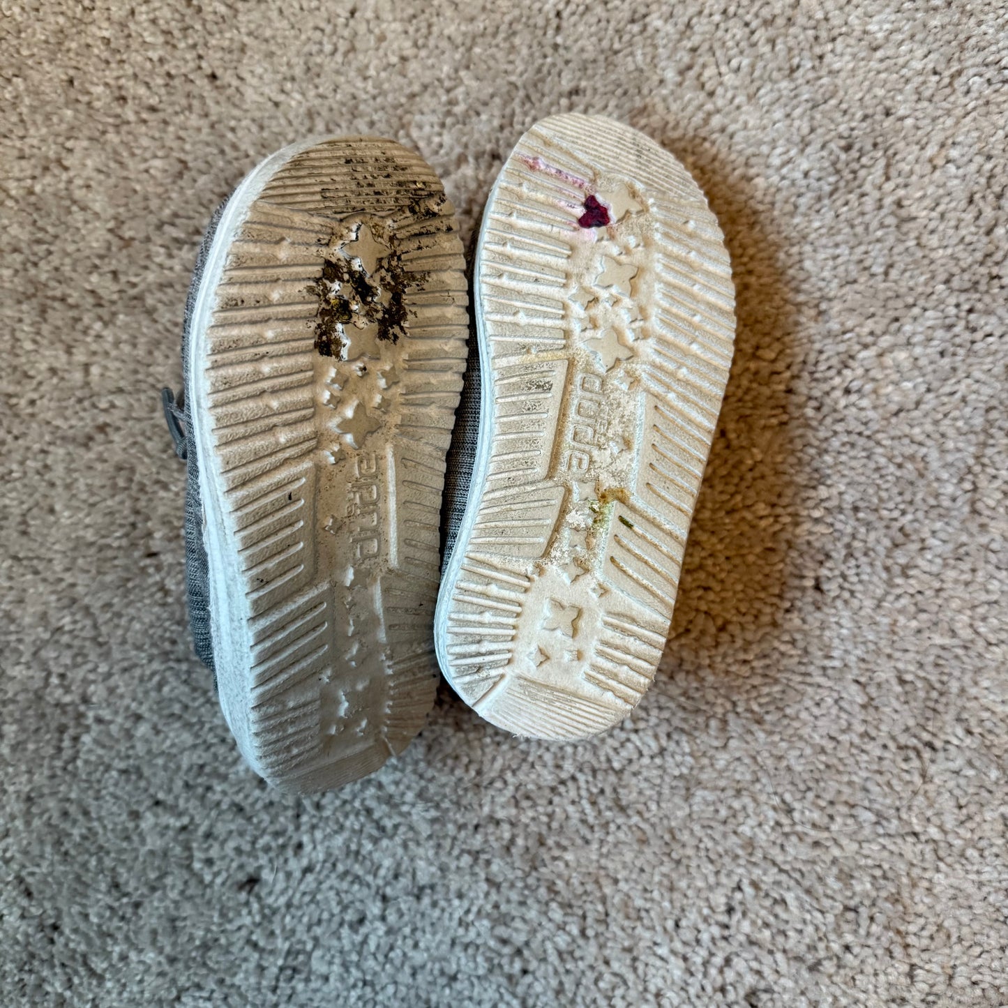 #139 Size 7 Kids Hey Dude Grey Shoes