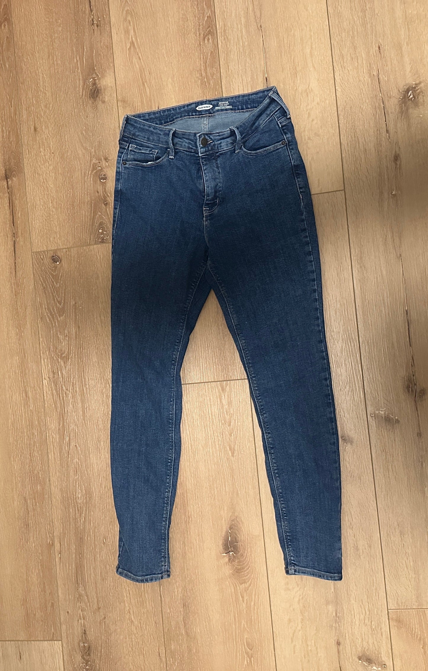 #161 Women’s Size 6 Old Navy Rockstar Super Skinny High Rise Jeans(reduced!)