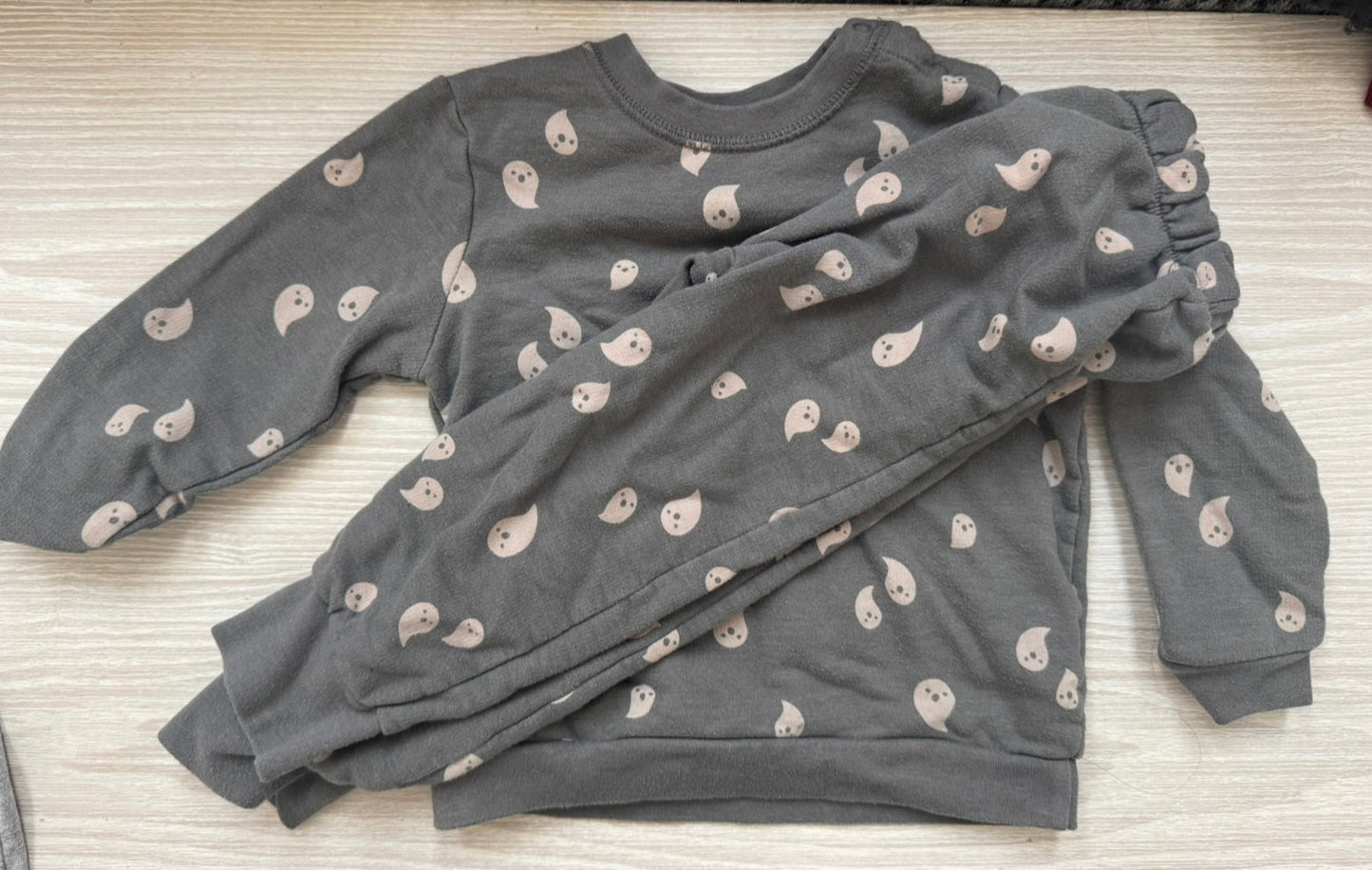 #207 Cat & Jack ghost two piece sweatpants outfit size 24 Month