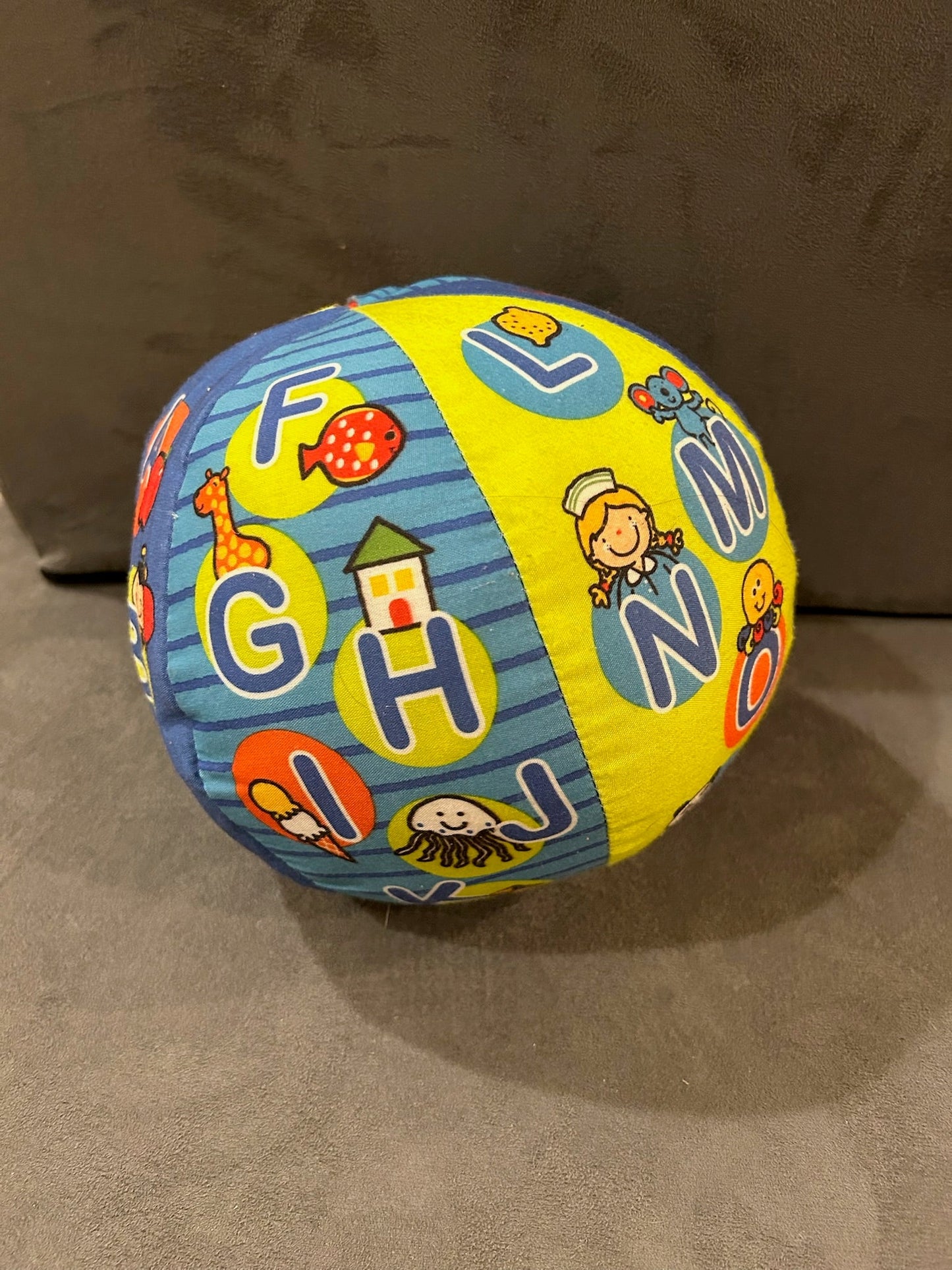 Seller 128 - Melissa & Doug Reversible Alphabet & Counting Ball