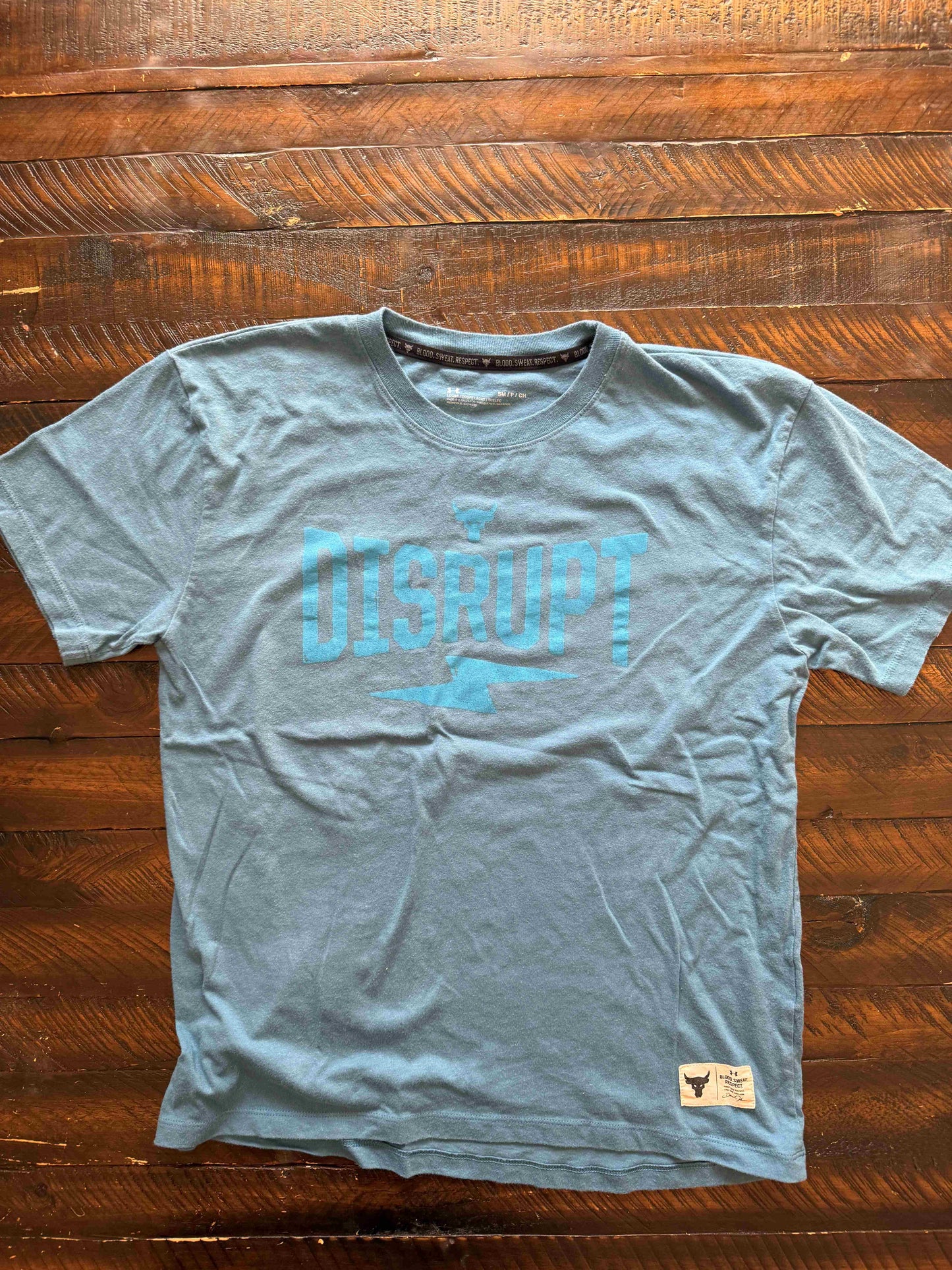 134 Under Armor Boys shirt Sm (fits more like 10/12)