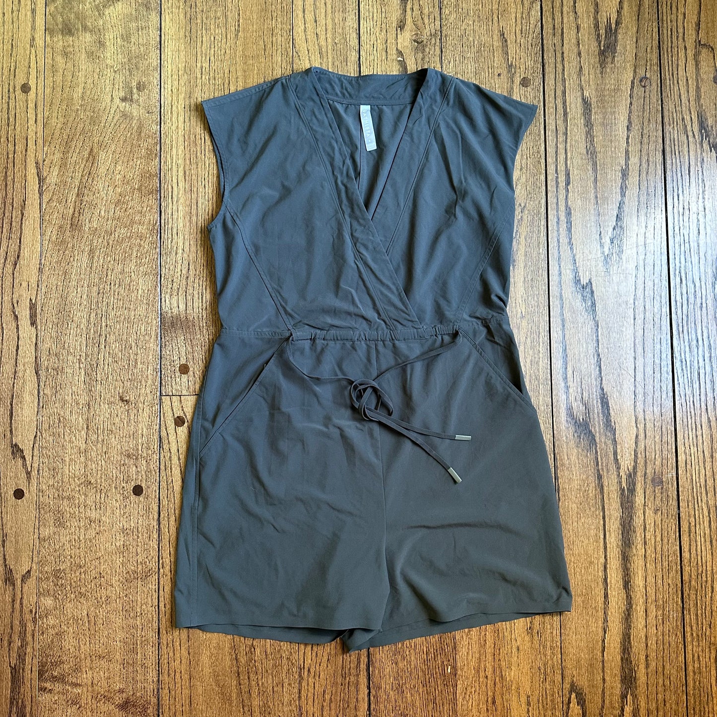 #95 EUC Womens Athleta Hunter Green Romper, size S