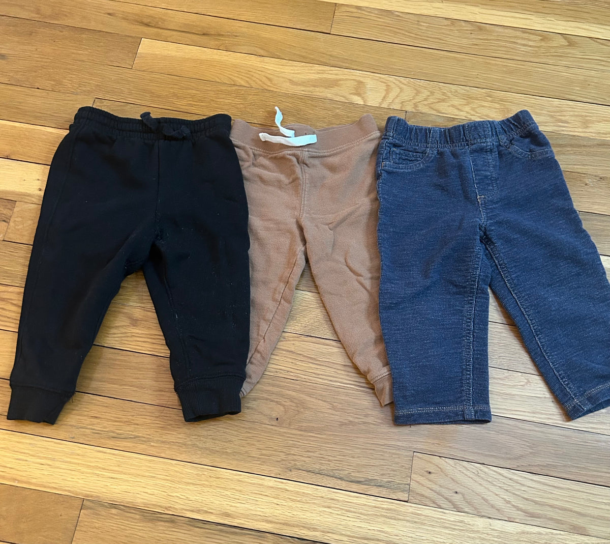 Seller 128 -Boys 18M Pants Bunel (Jumping Beans and Carters)