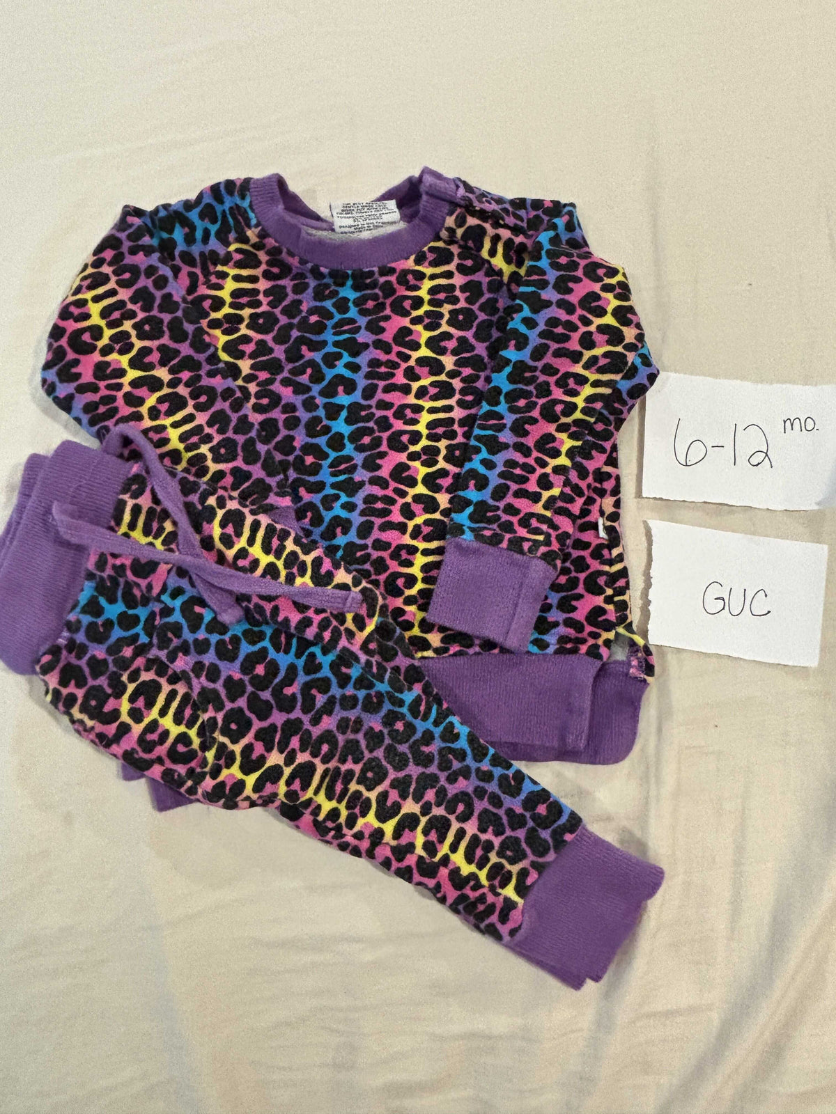 #138 - 6-12 Mo GUC Bamboo (Bums & Roses) Cheetah Jogger OUtfit