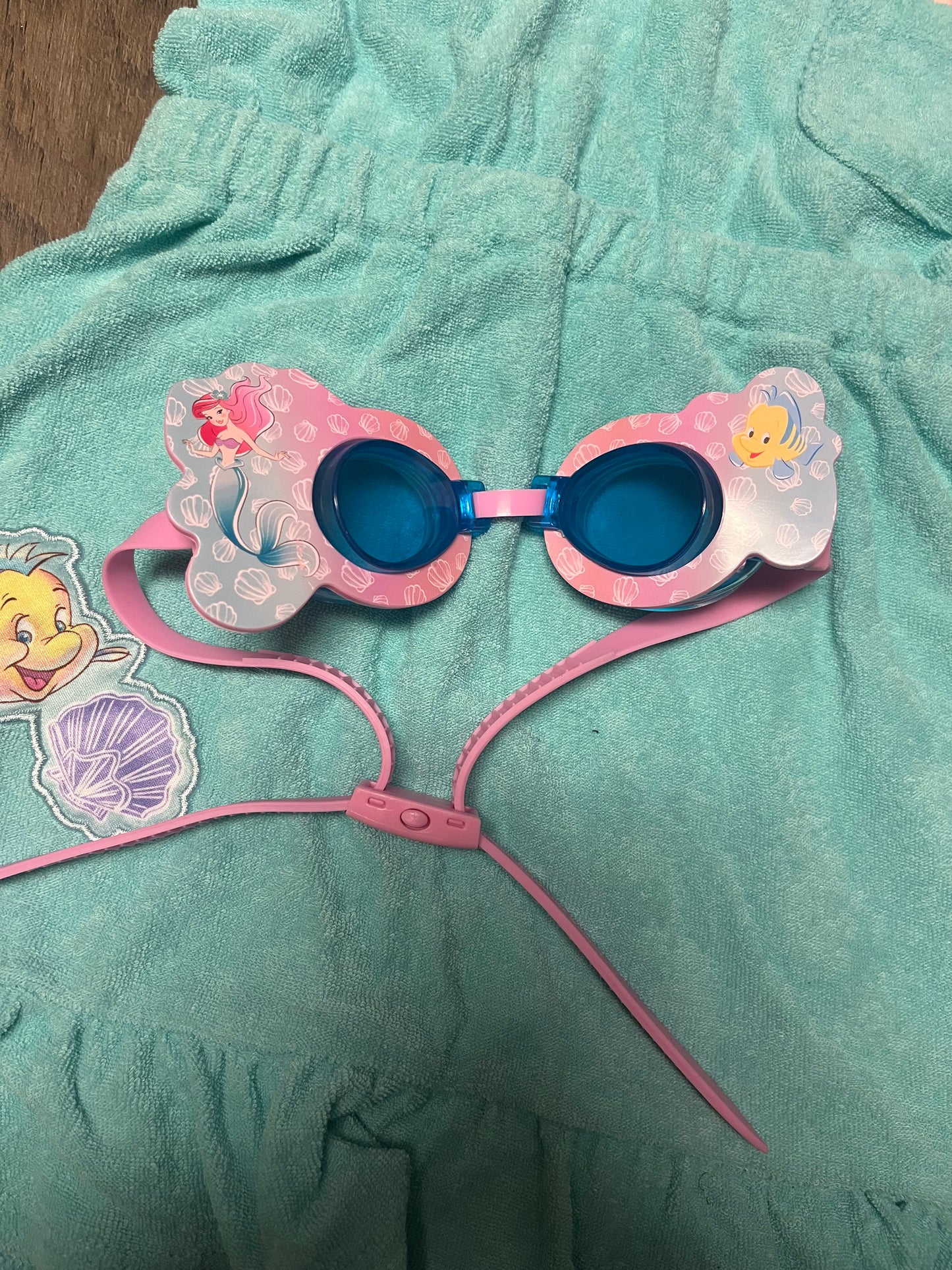 #138 5T Disney mermaid swim cover and goggles. Great condition