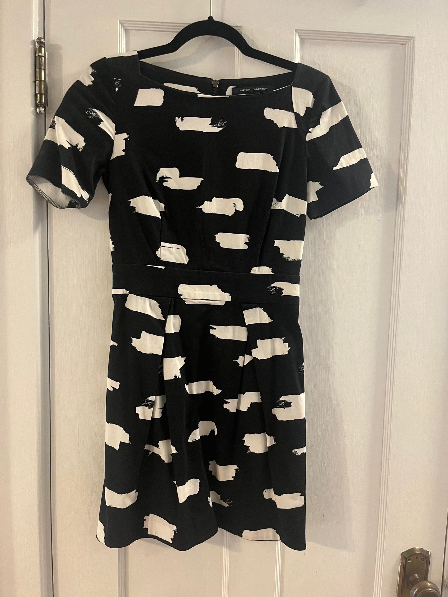#97 French Connection Black White Dress Size 4