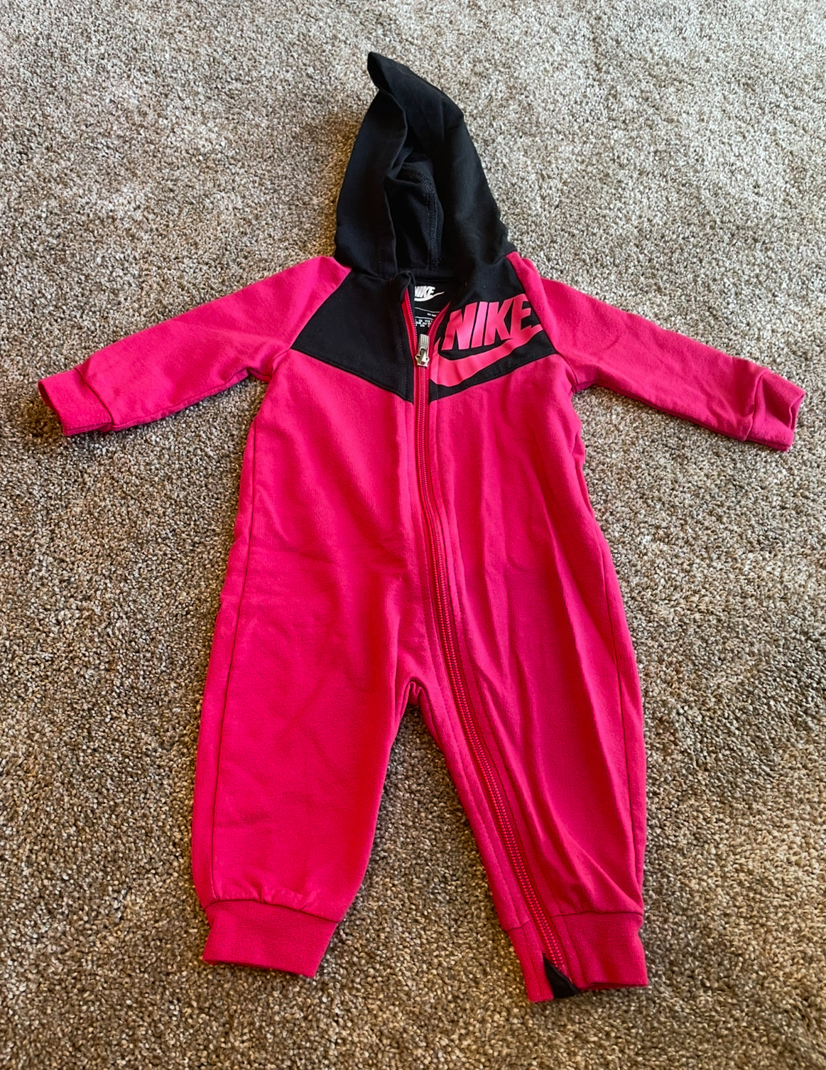 Seller 10- girl Nike 6 month outfit
