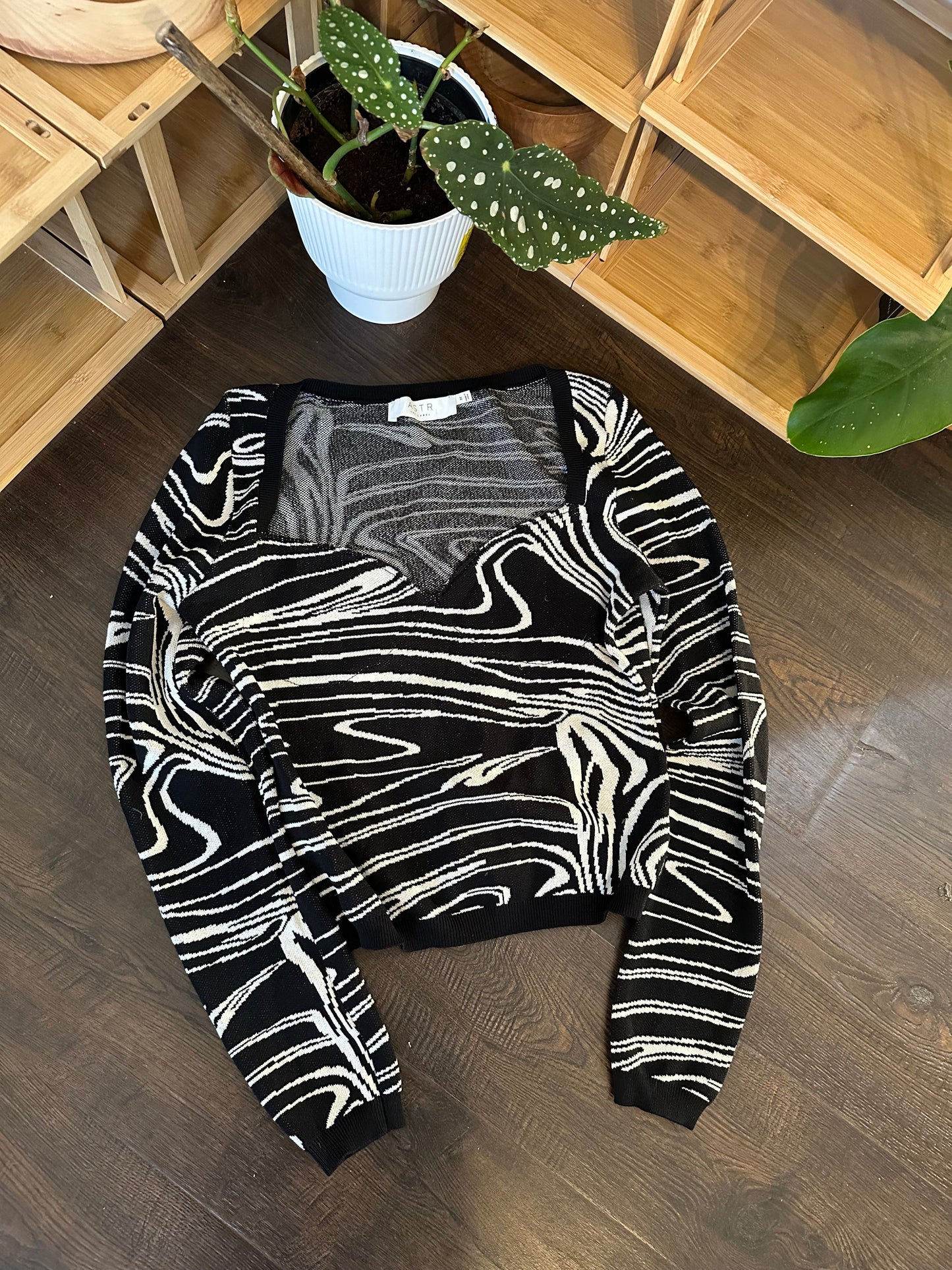 #161 Women’s Size M ASTR the Label Sweater (reduced!)