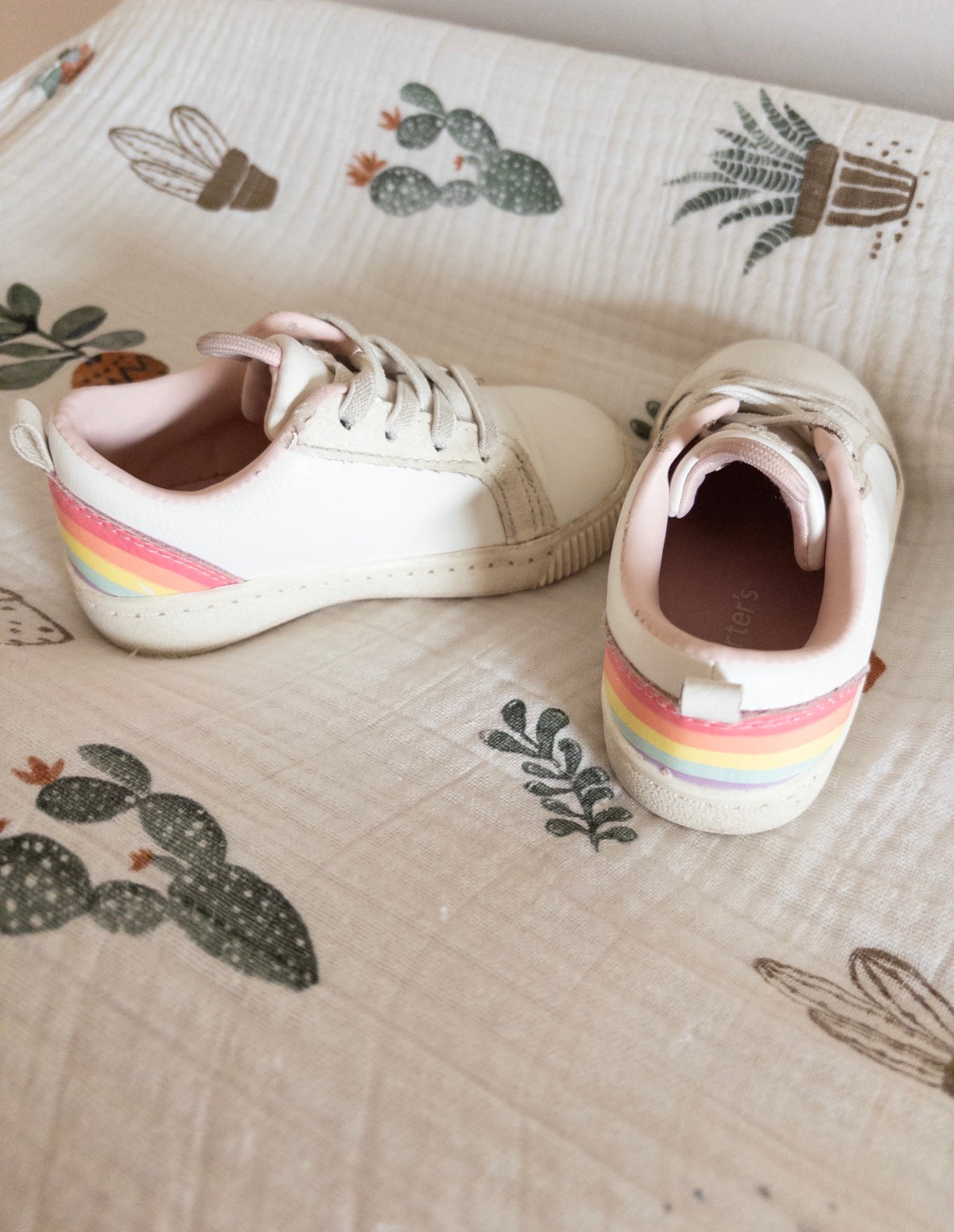 #36 Carters girls size 6 rainbow shoes GUC