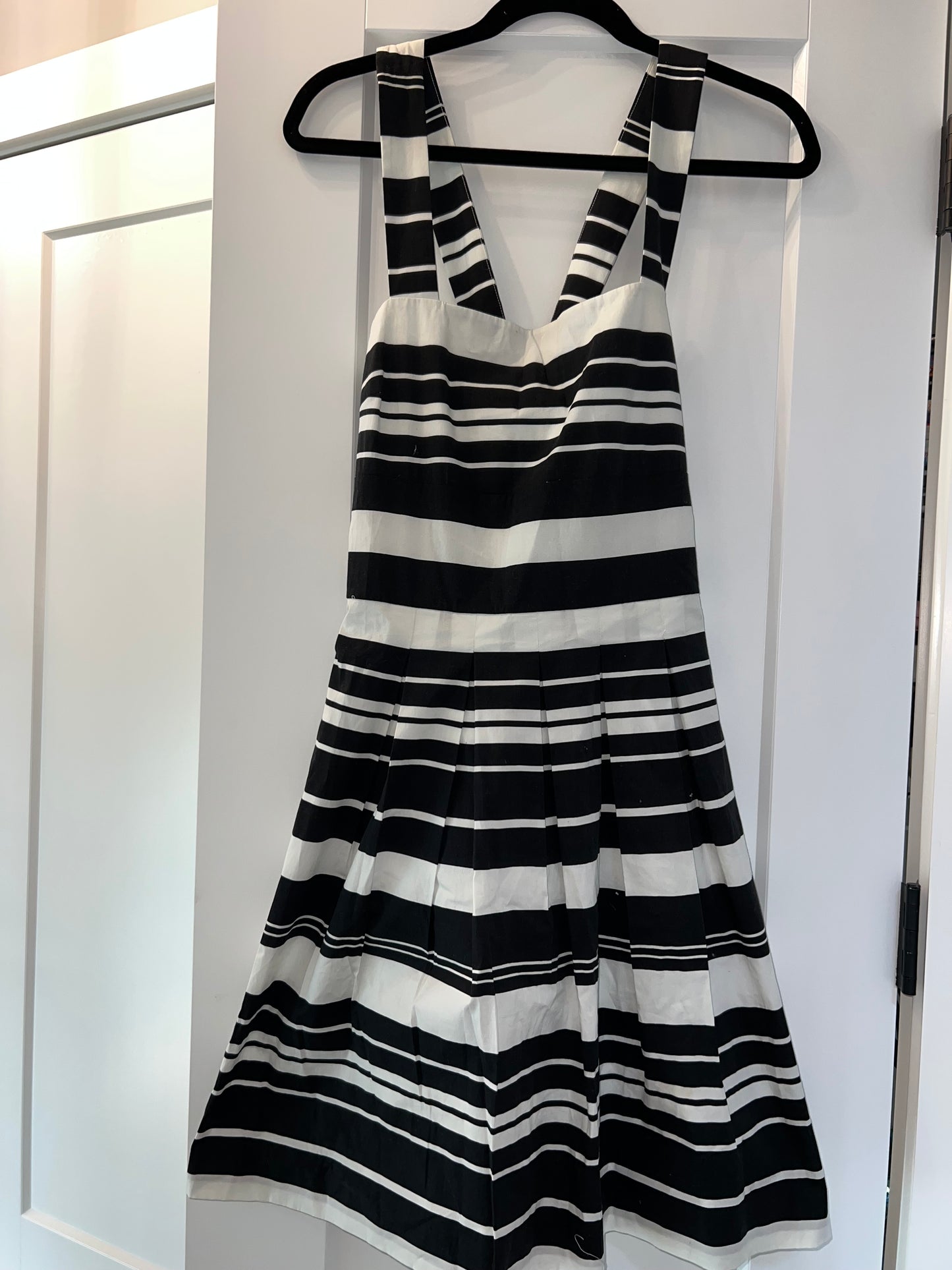 #46 Womens Size 10 Banana Rep Black and White strip dress