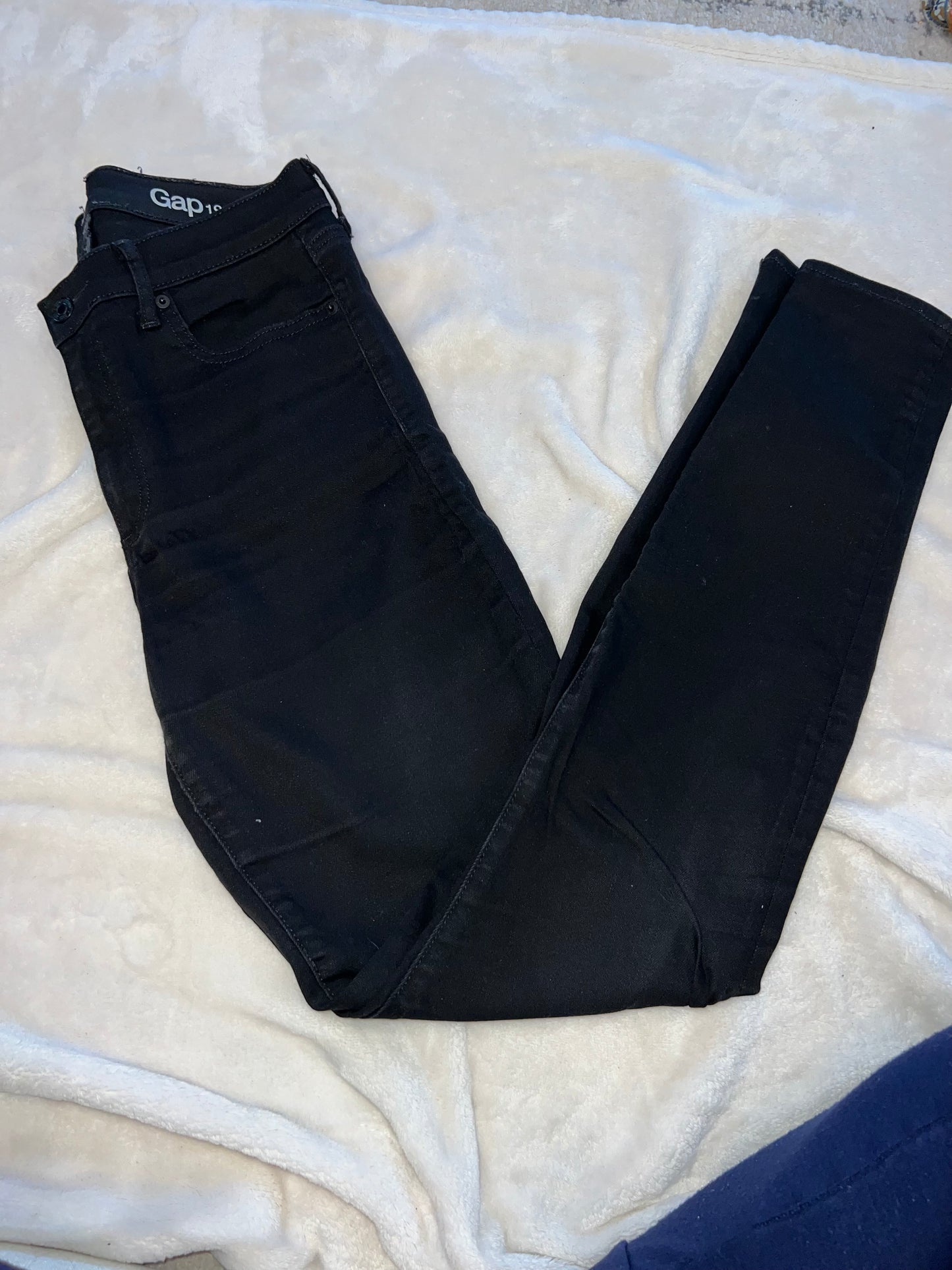 #46 Womens 29L gap black true skinny jeans