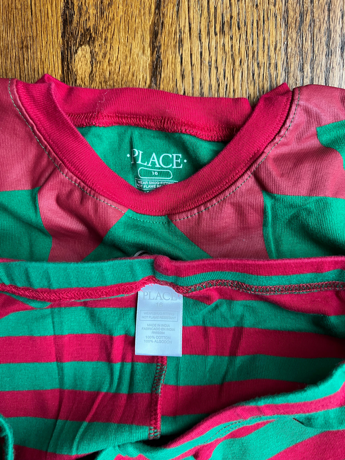 Seller #115 - Children’s Place 16 Red & Green Elf Pajamas, GUC