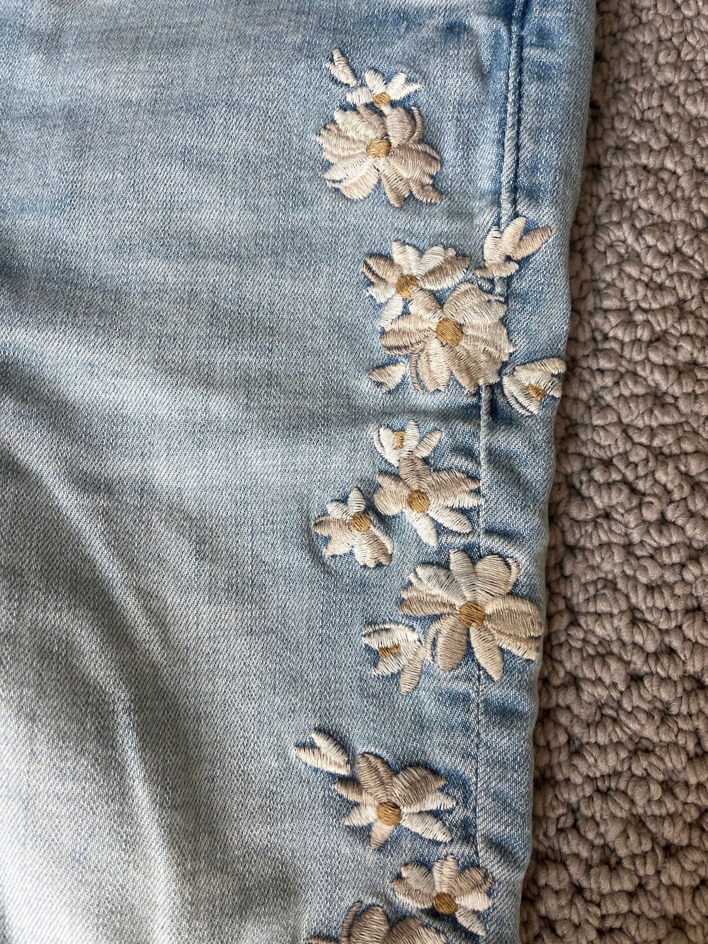 Seller 8 - Women's A&F high rise super skinny ankle jeans size 27/4R with flower embroidery