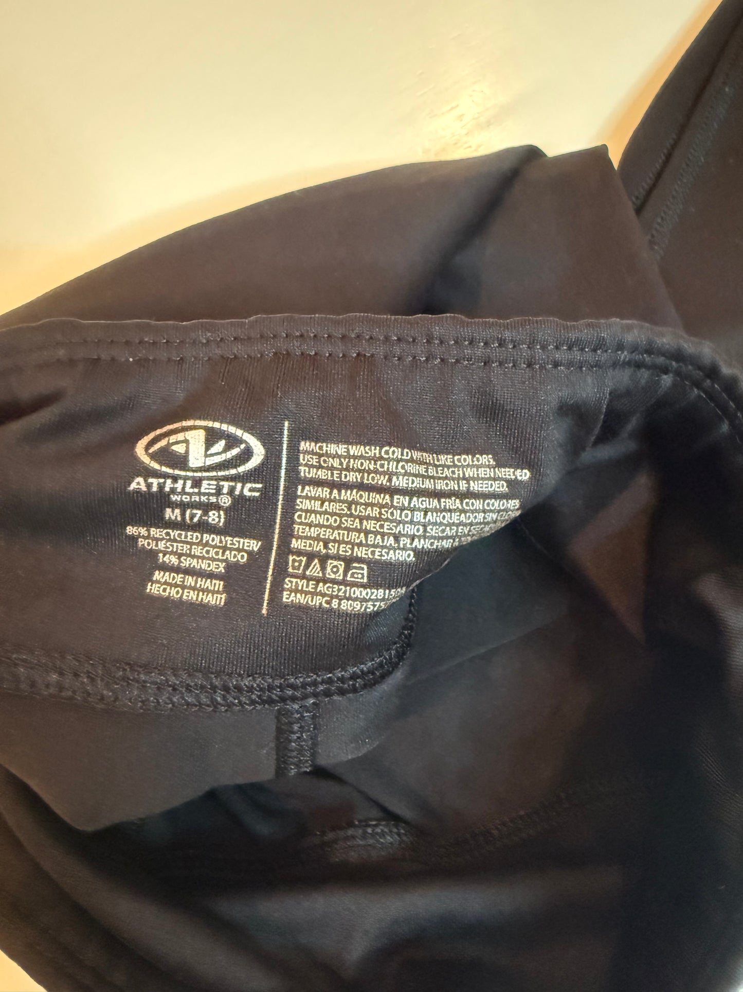 136 EUC athletic black pants m 7/8