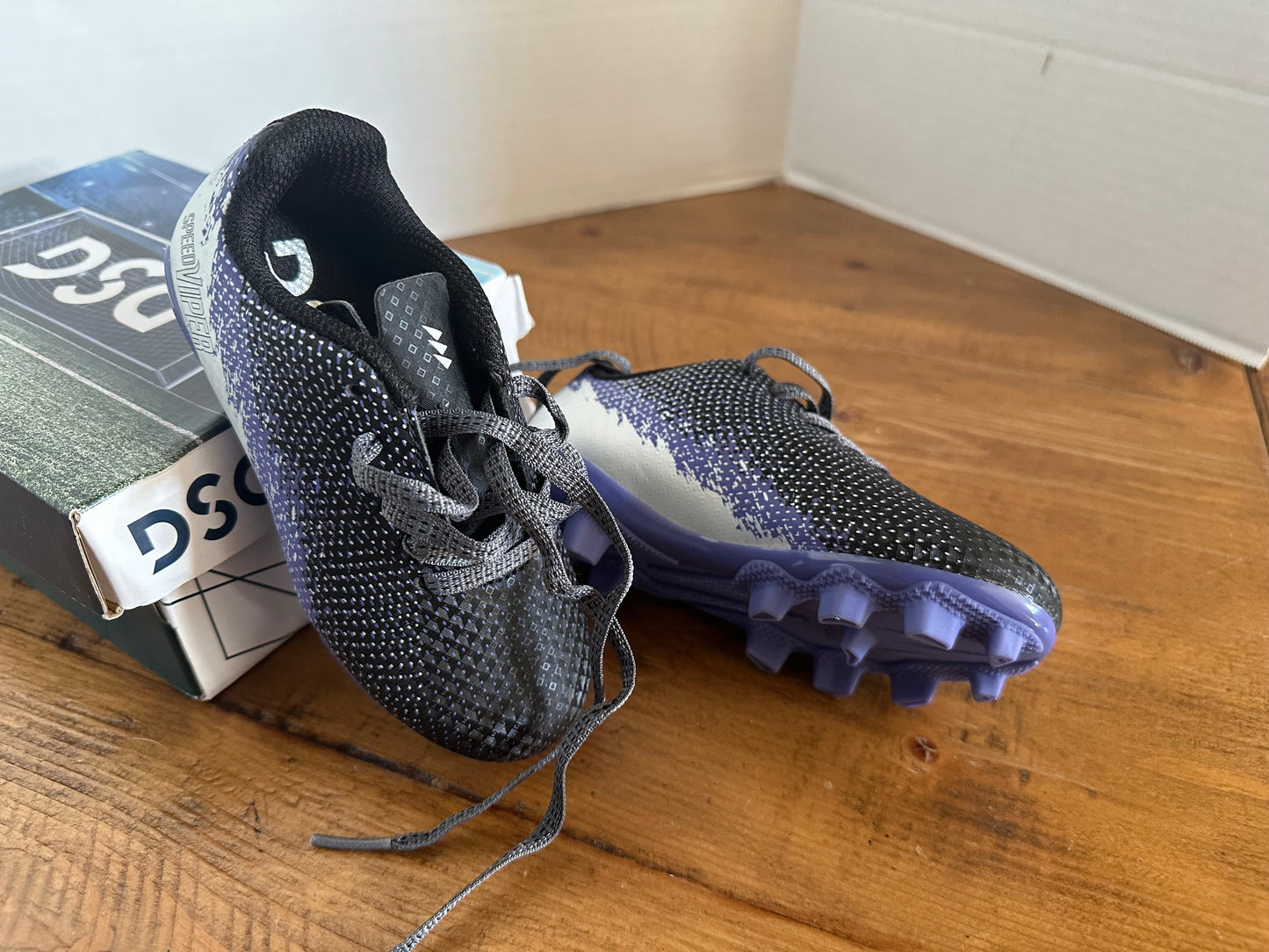 #88 DSG speed viper girl cleats new