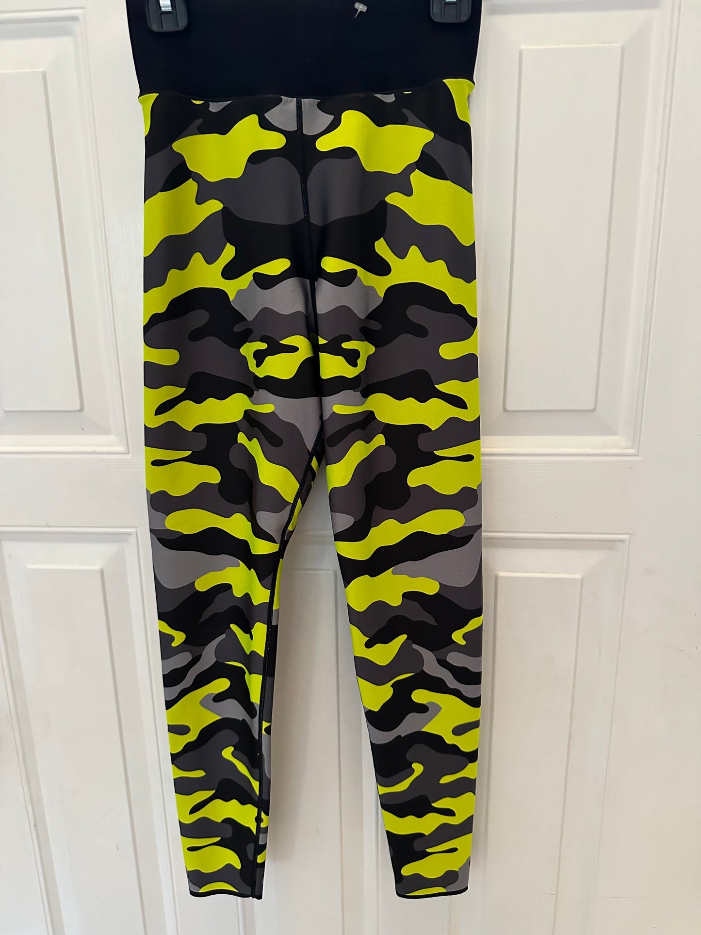 #133 Ultra COR leggings camo Sz Small Retail $198