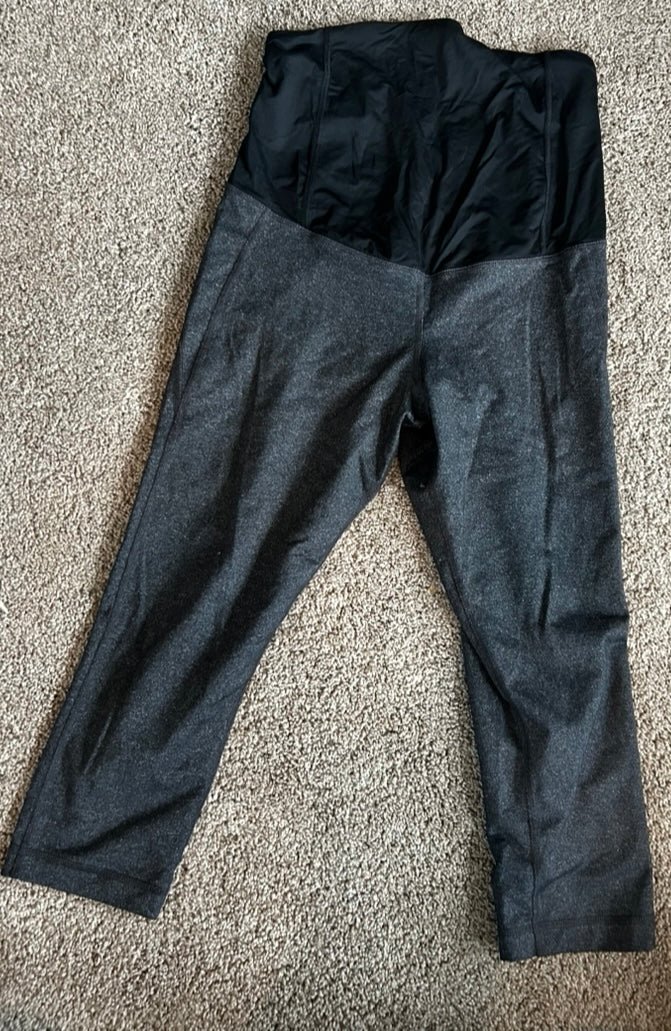 #35 Cropped maternity Workout pants sm